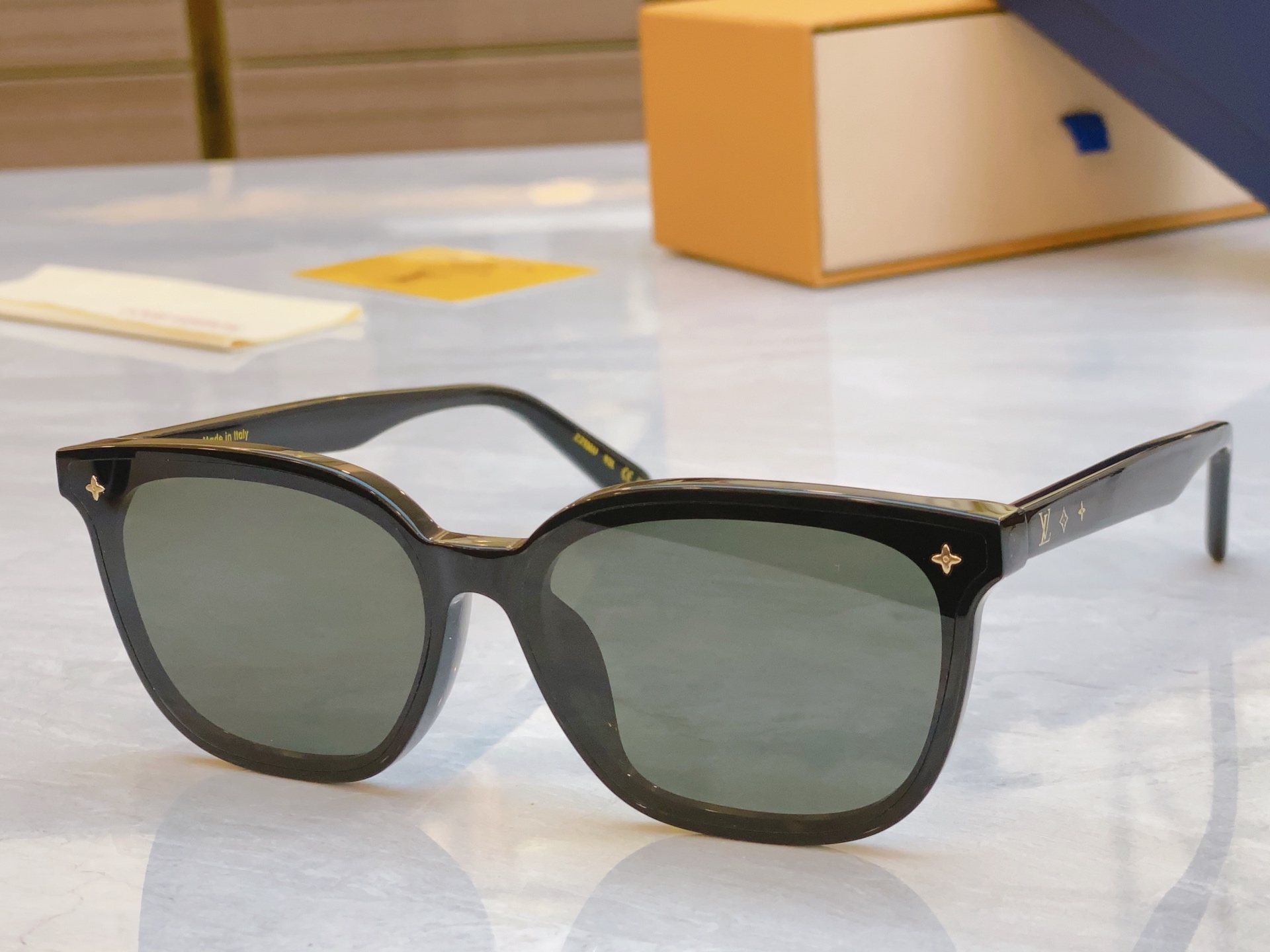 ，【LOUIS VUITTO*】路易*威登新款太阳镜，MODEL：Z2136U，SIZE：63口15-1