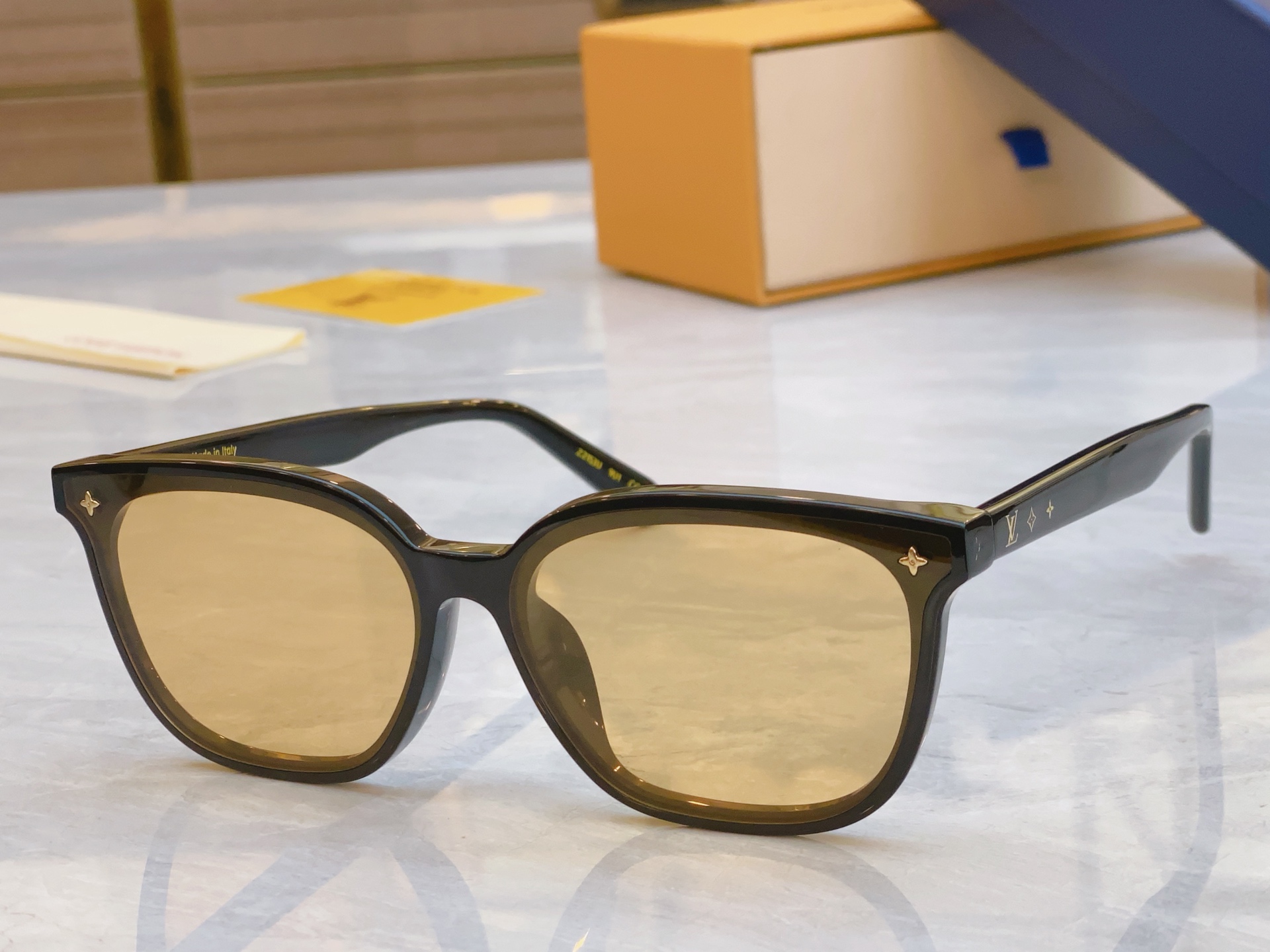，【LOUIS VUITTO*】路易*威登新款太阳镜，MODEL：Z2136U，SIZE：63口15-1