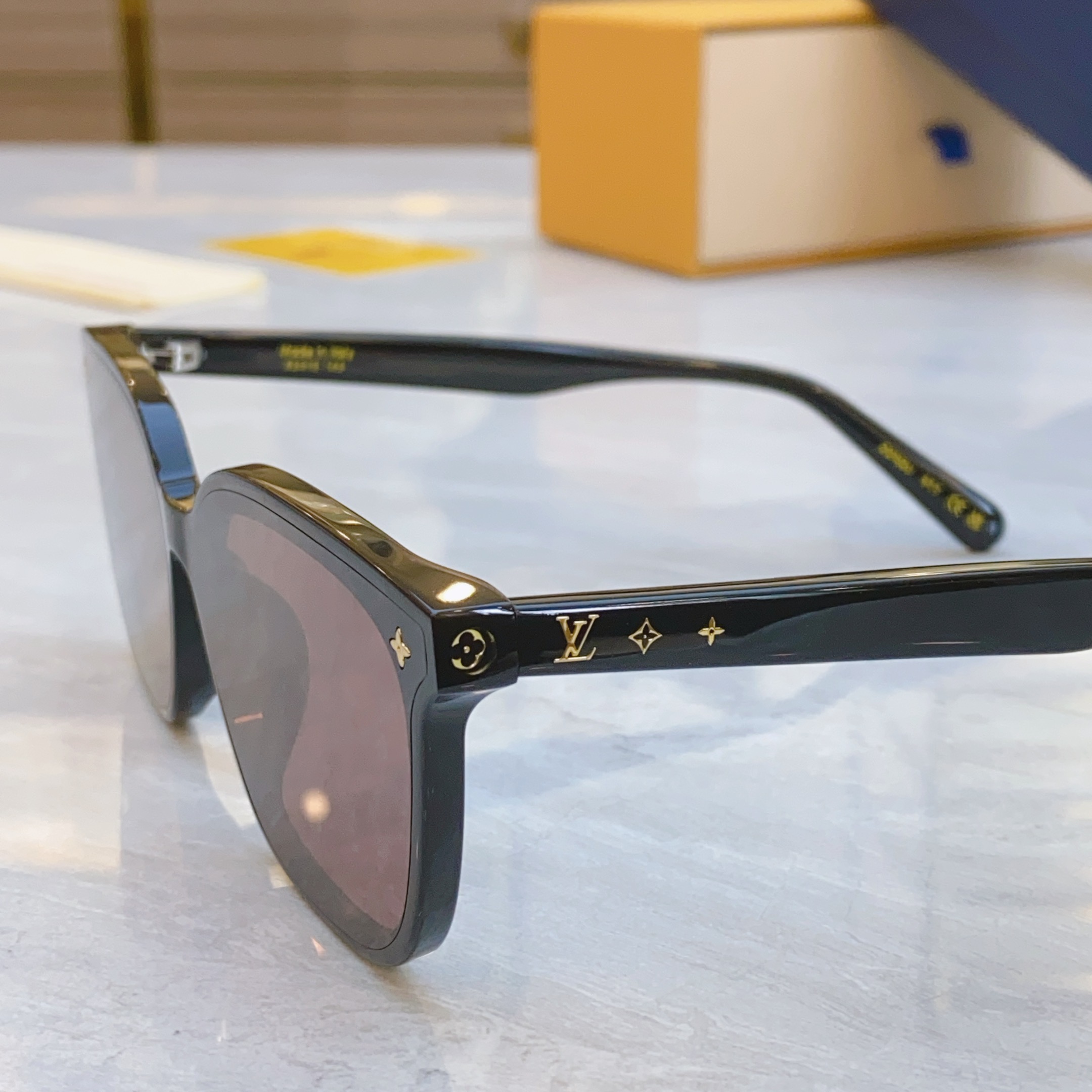 ，【LOUIS VUITTO*】路易*威登新款太阳镜，MODEL：Z2136U，SIZE：63口15-1