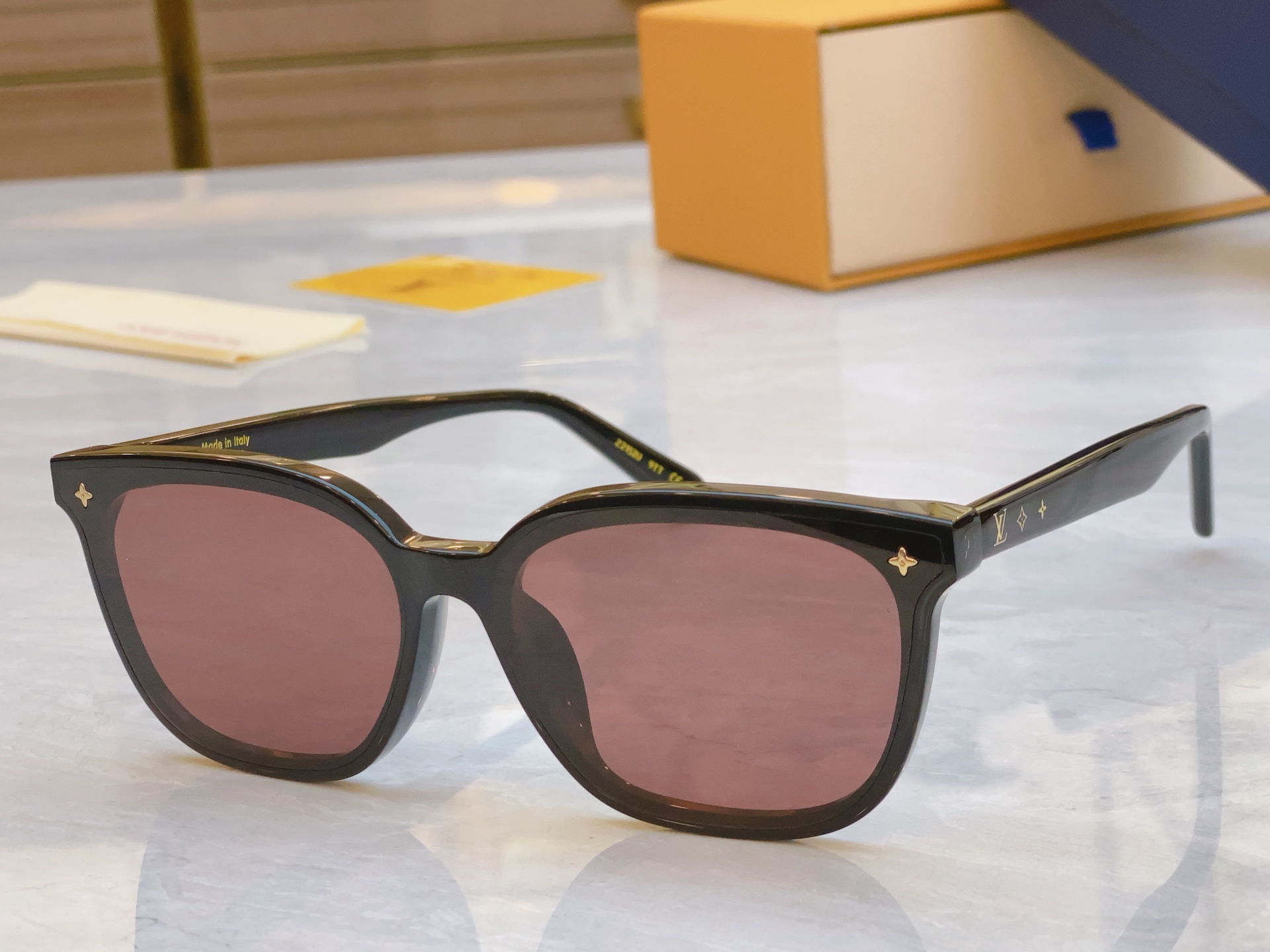 ，【LOUIS VUITTO*】路易*威登新款太阳镜，MODEL：Z2136U，SIZE：63口15-1