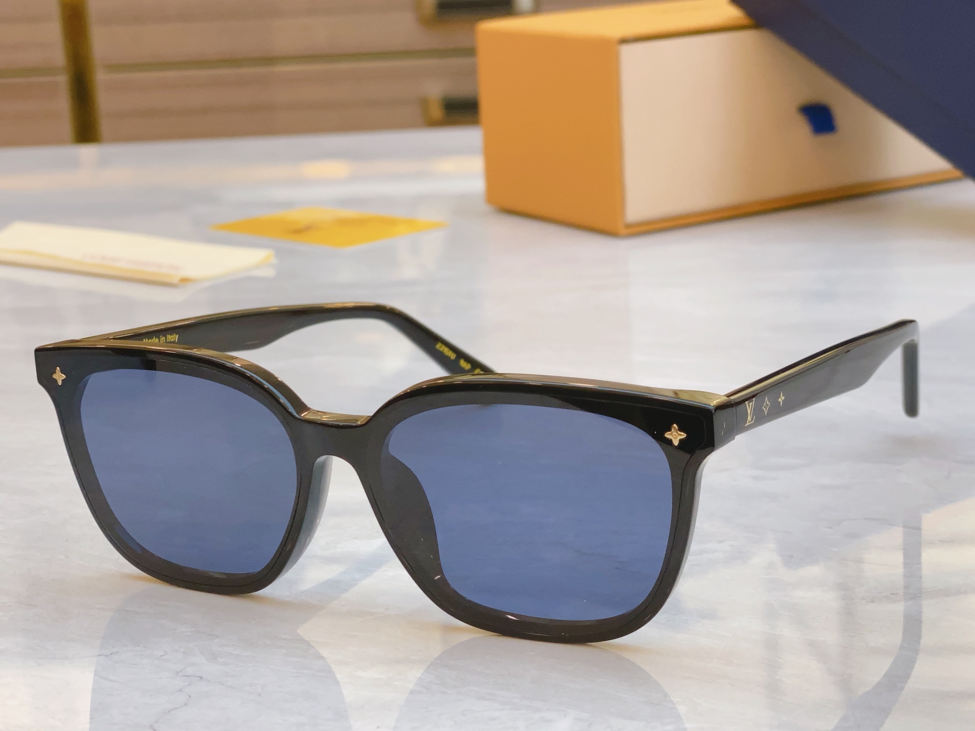 ，【LOUIS VUITTO*】路易*威登新款太阳镜，MODEL：Z2136U，SIZE：63口15-1