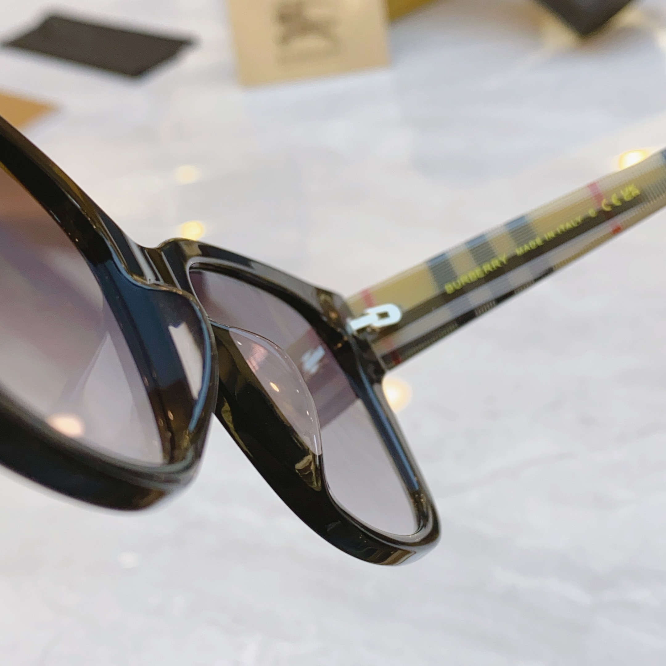 ，【BURBERR*】巴宝*莉新款太阳镜🕶️，MODEL：BE6011，SIZE：54口19-140