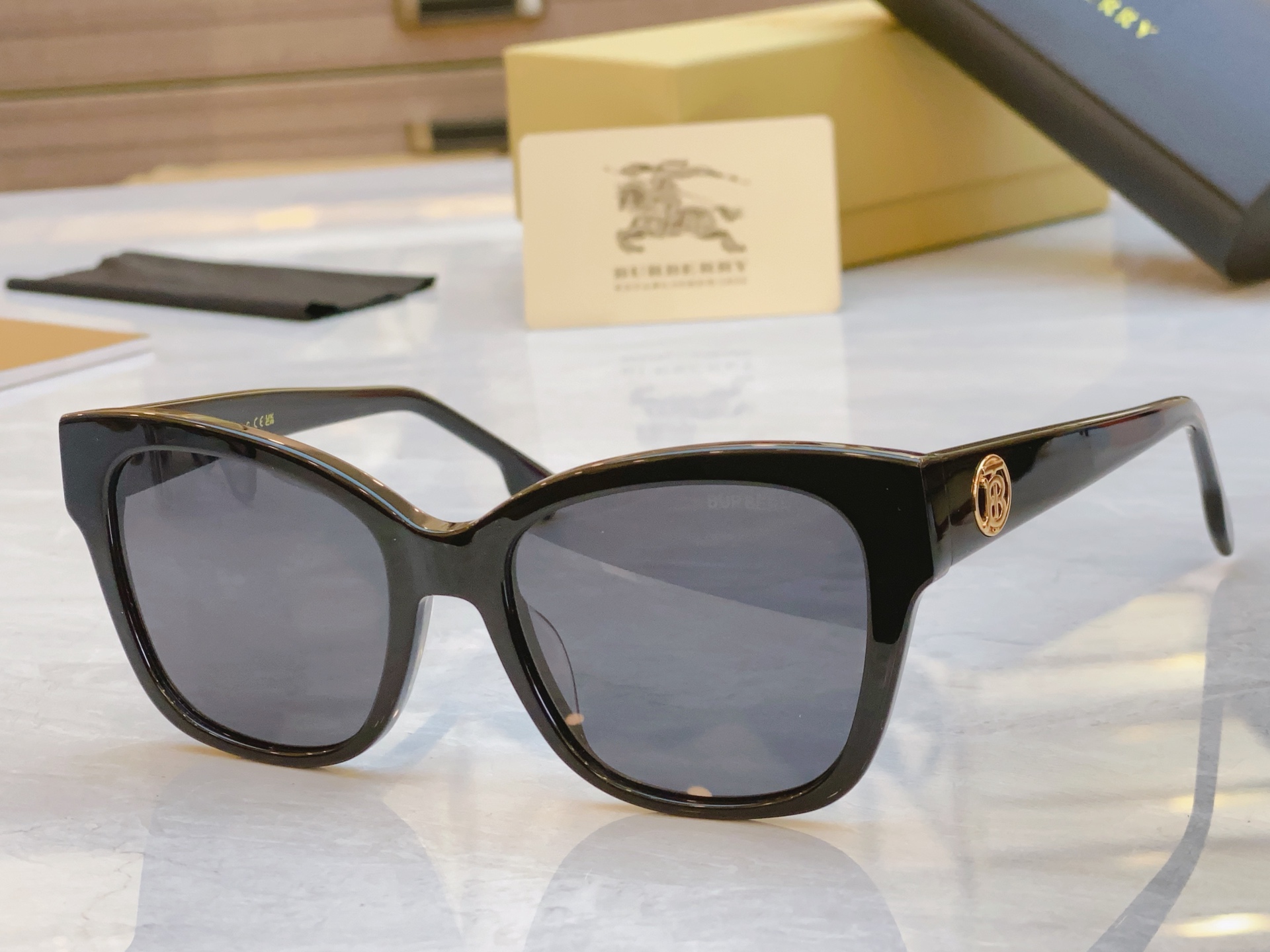 ，【BURBERR*】巴宝*莉新款太阳镜🕶️，MODEL：BE6011，SIZE：54口19-140