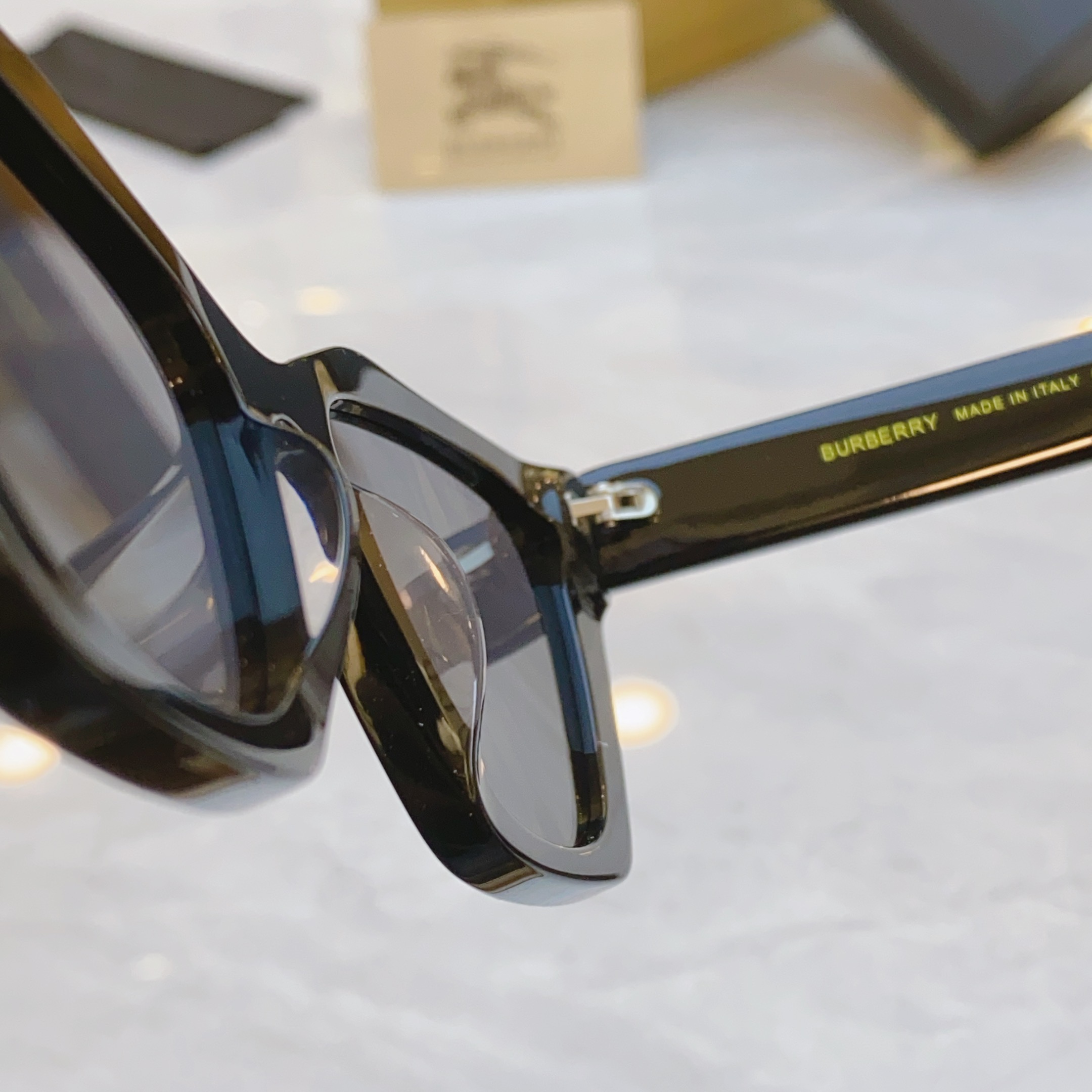 ，【BURBERR*】巴宝*莉新款太阳镜🕶️，MODEL：BE6012，SIZE：55口18-145