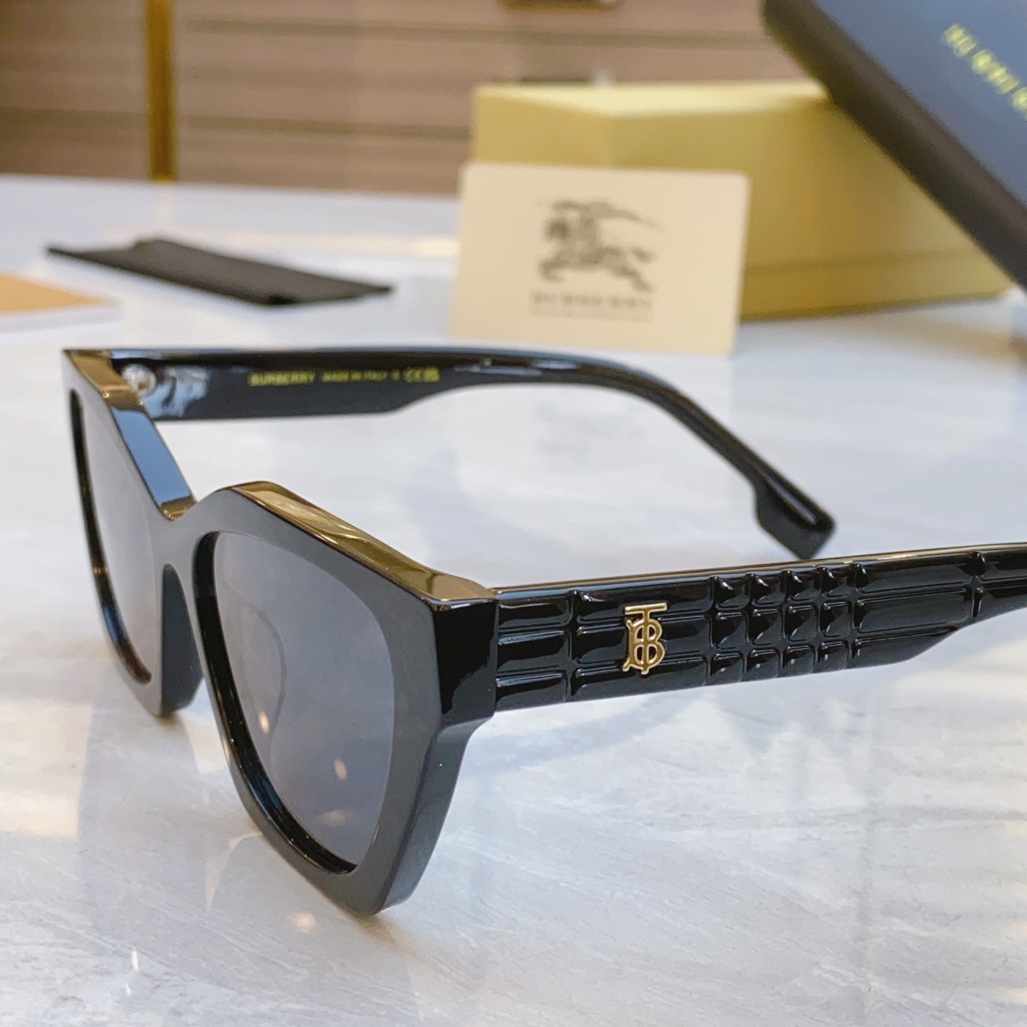 ，【BURBERR*】巴宝*莉新款太阳镜🕶️，MODEL：BE6012，SIZE：55口18-145