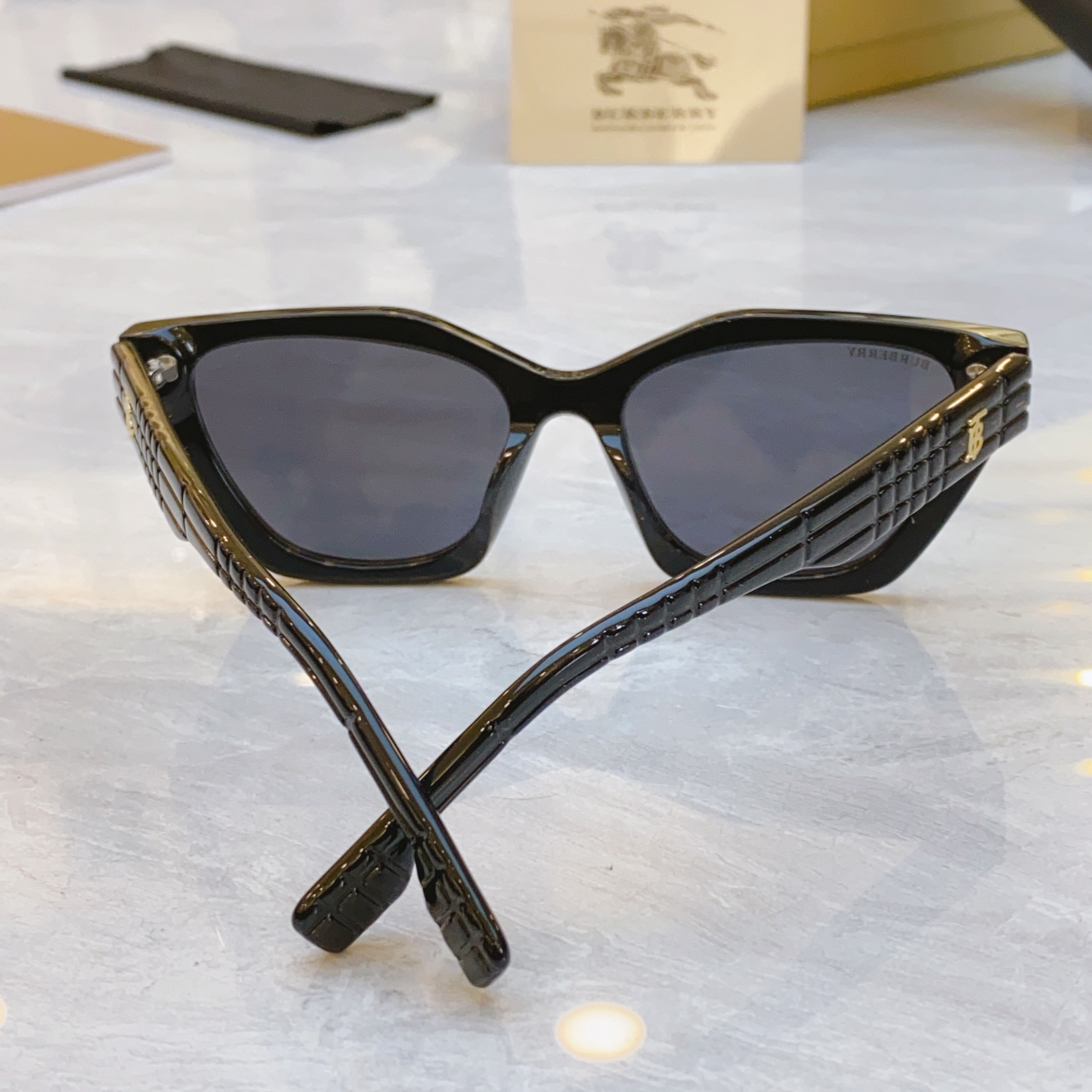 ，【BURBERR*】巴宝*莉新款太阳镜🕶️，MODEL：BE6012，SIZE：55口18-145