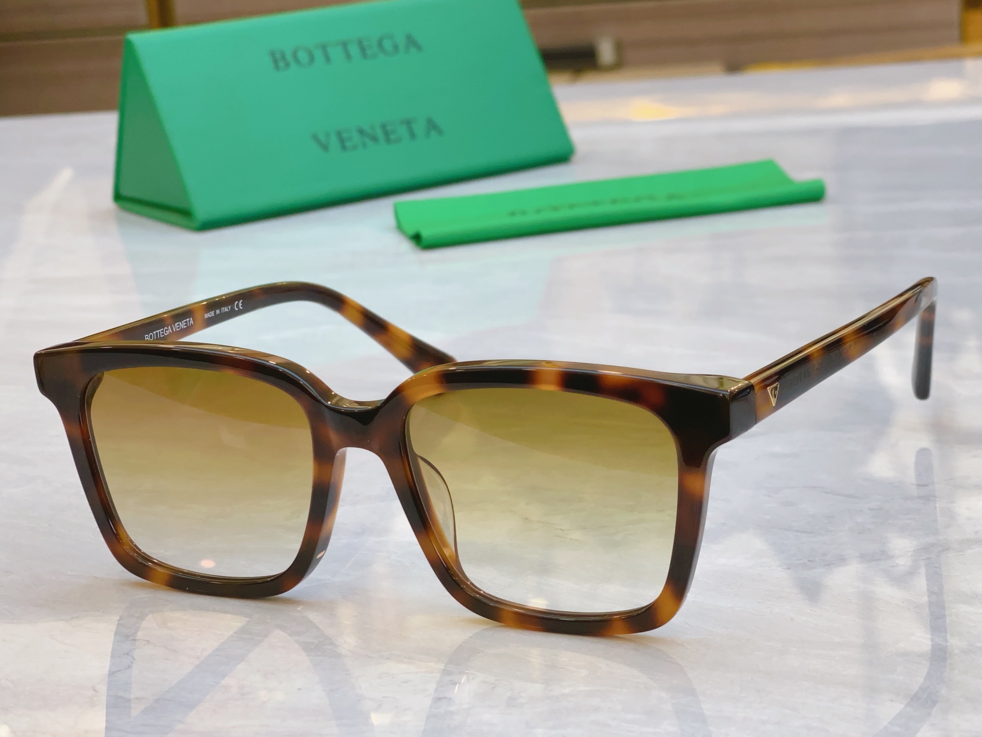 ，【BOTTEGA VENET*】宝缇*嘉新款太阳镜，MODEL：BV1228OA，SIZE：54口18
