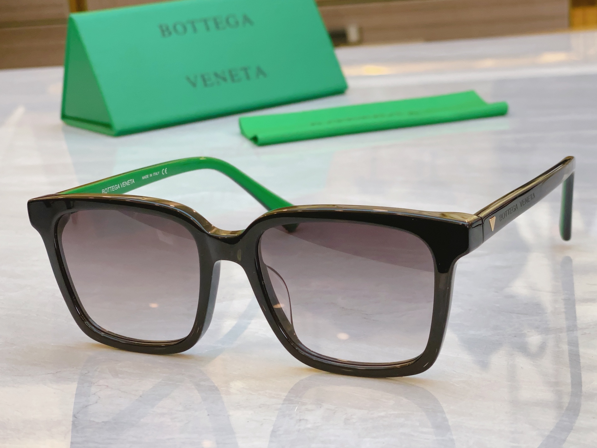 ，【BOTTEGA VENET*】宝缇*嘉新款太阳镜，MODEL：BV1228OA，SIZE：54口18