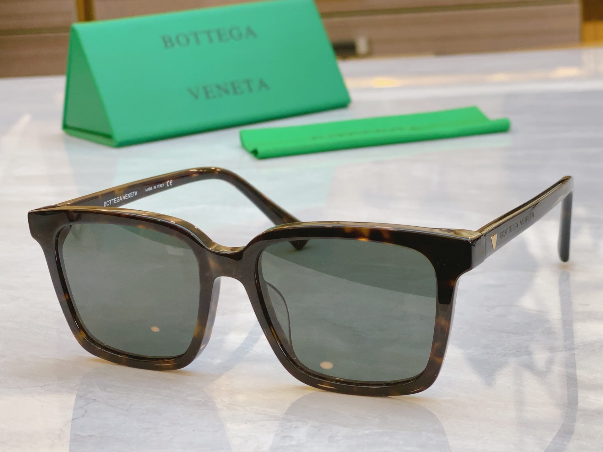 ，【BOTTEGA VENET*】宝缇*嘉新款太阳镜，MODEL：BV1228OA，SIZE：54口18