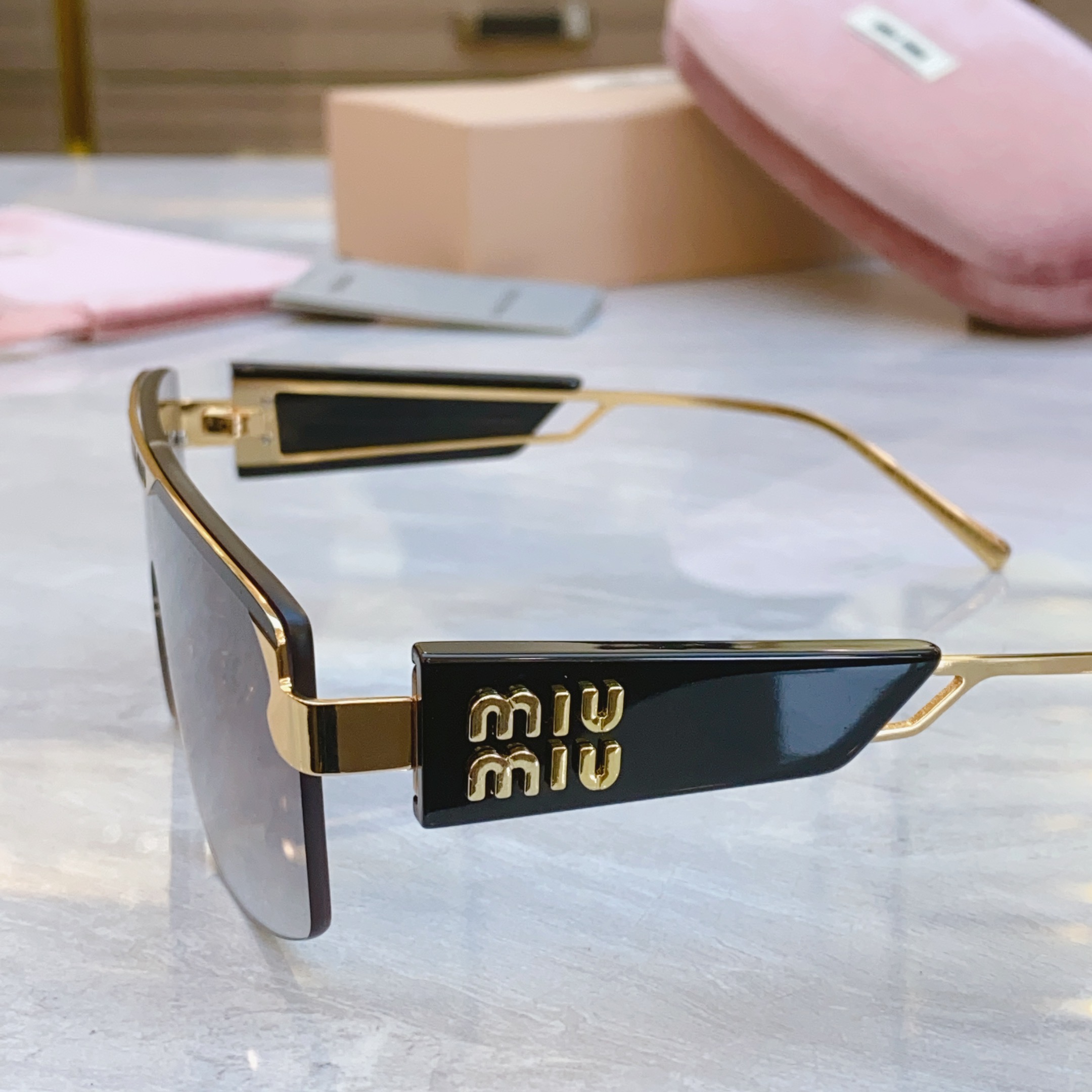 ，【MIU MI*】缪缪新款太阳镜，MODELSMU 135AV，SIZE：133口0-142