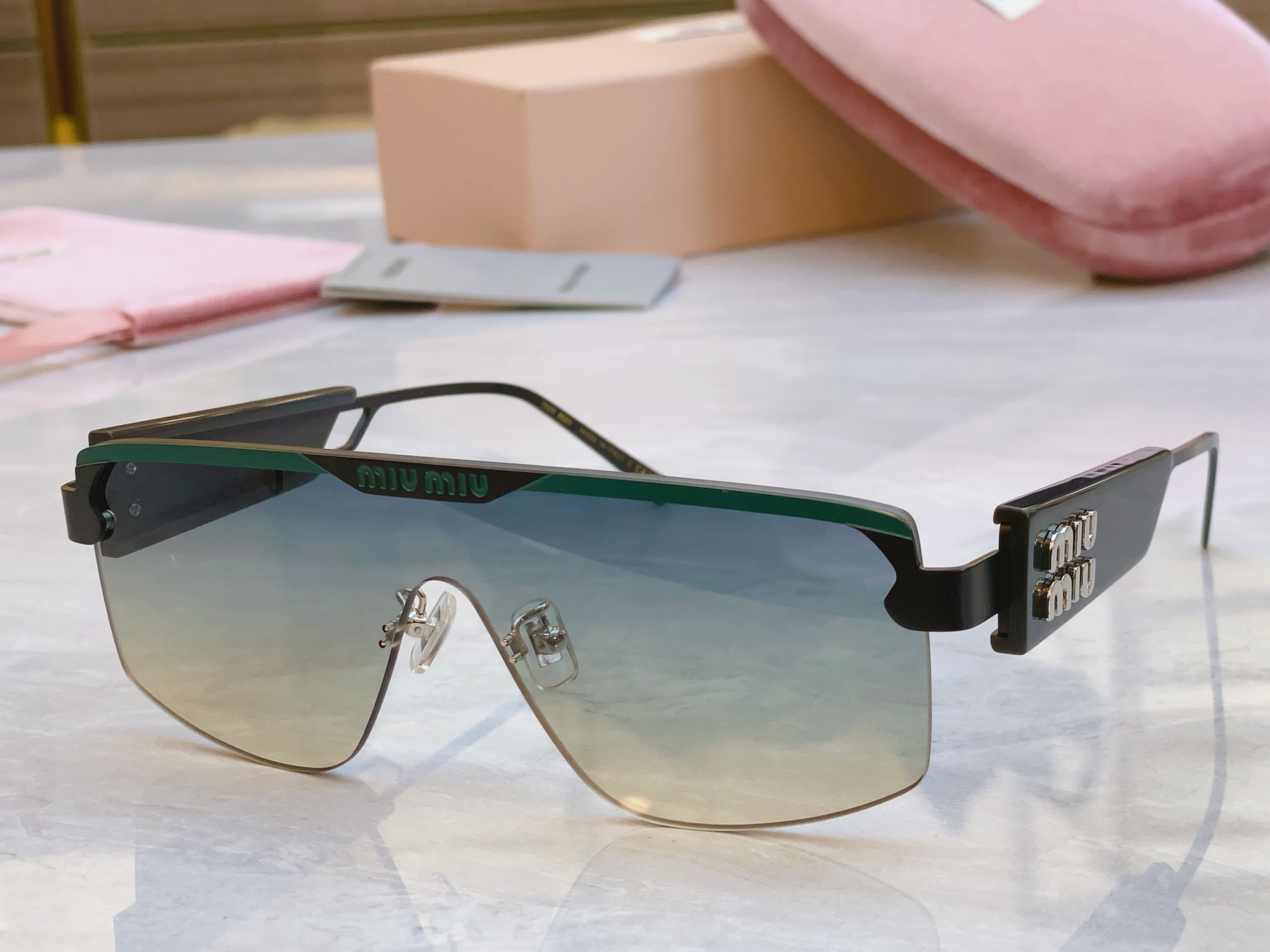 ，【MIU MI*】缪缪新款太阳镜，MODELSMU 135AV，SIZE：133口0-142