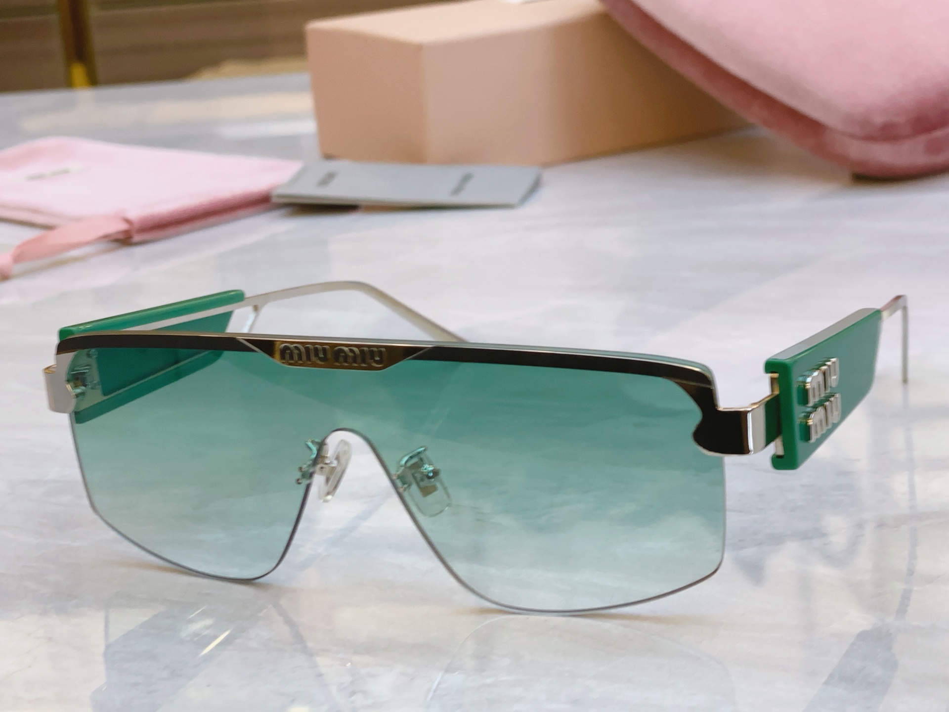 ，【MIU MI*】缪缪新款太阳镜，MODELSMU 135AV，SIZE：133口0-142
