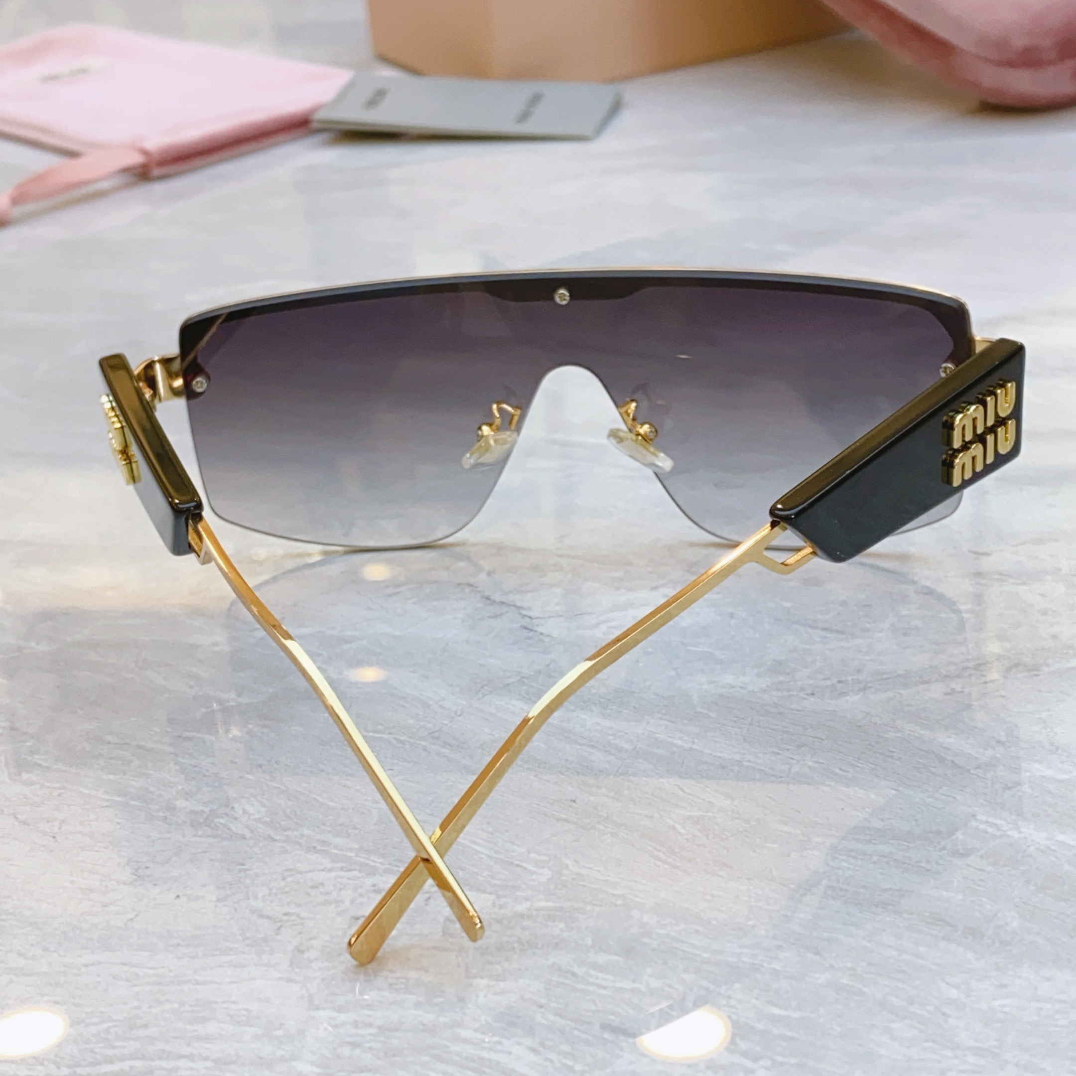 ，【MIU MI*】缪缪新款太阳镜，MODELSMU 135AV，SIZE：133口0-142