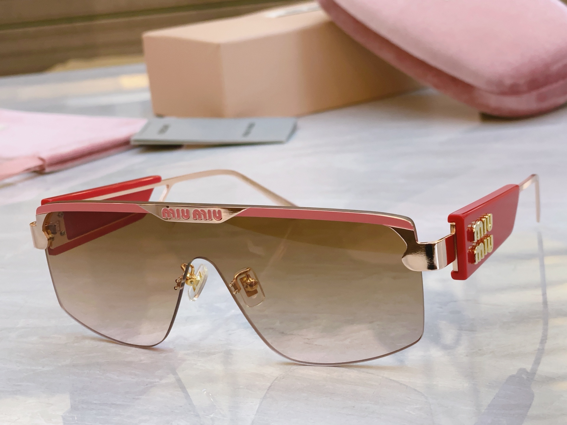 ，【MIU MI*】缪缪新款太阳镜，MODELSMU 135AV，SIZE：133口0-142