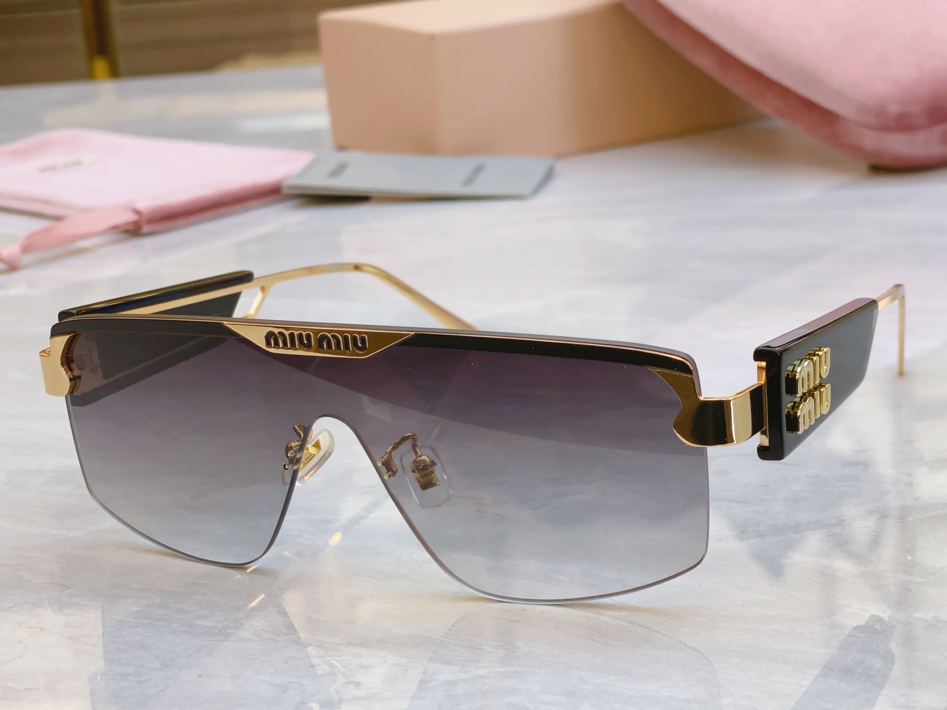 ，【MIU MI*】缪缪新款太阳镜，MODELSMU 135AV，SIZE：133口0-142