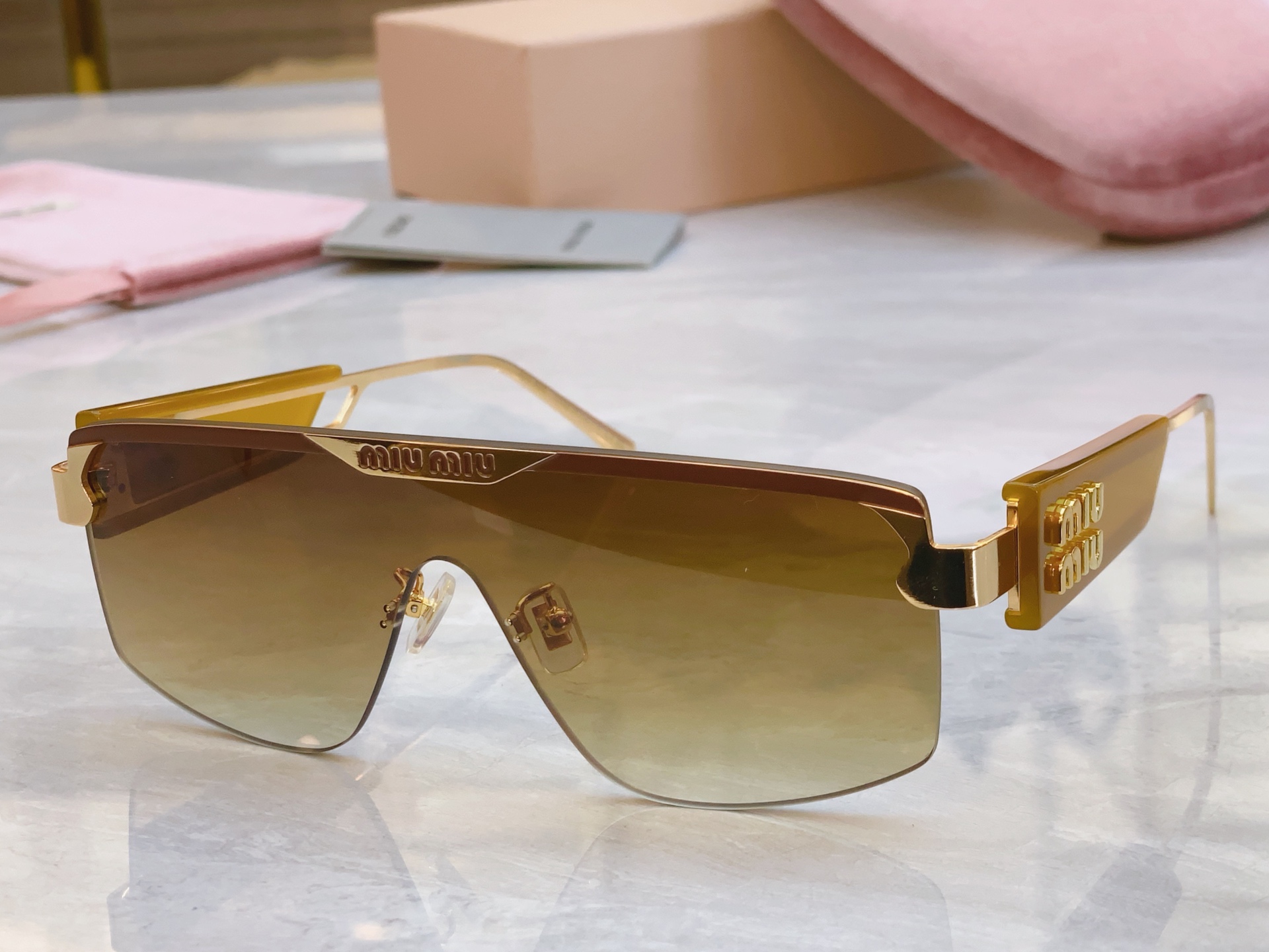 ，【MIU MI*】缪缪新款太阳镜，MODELSMU 135AV，SIZE：133口0-142