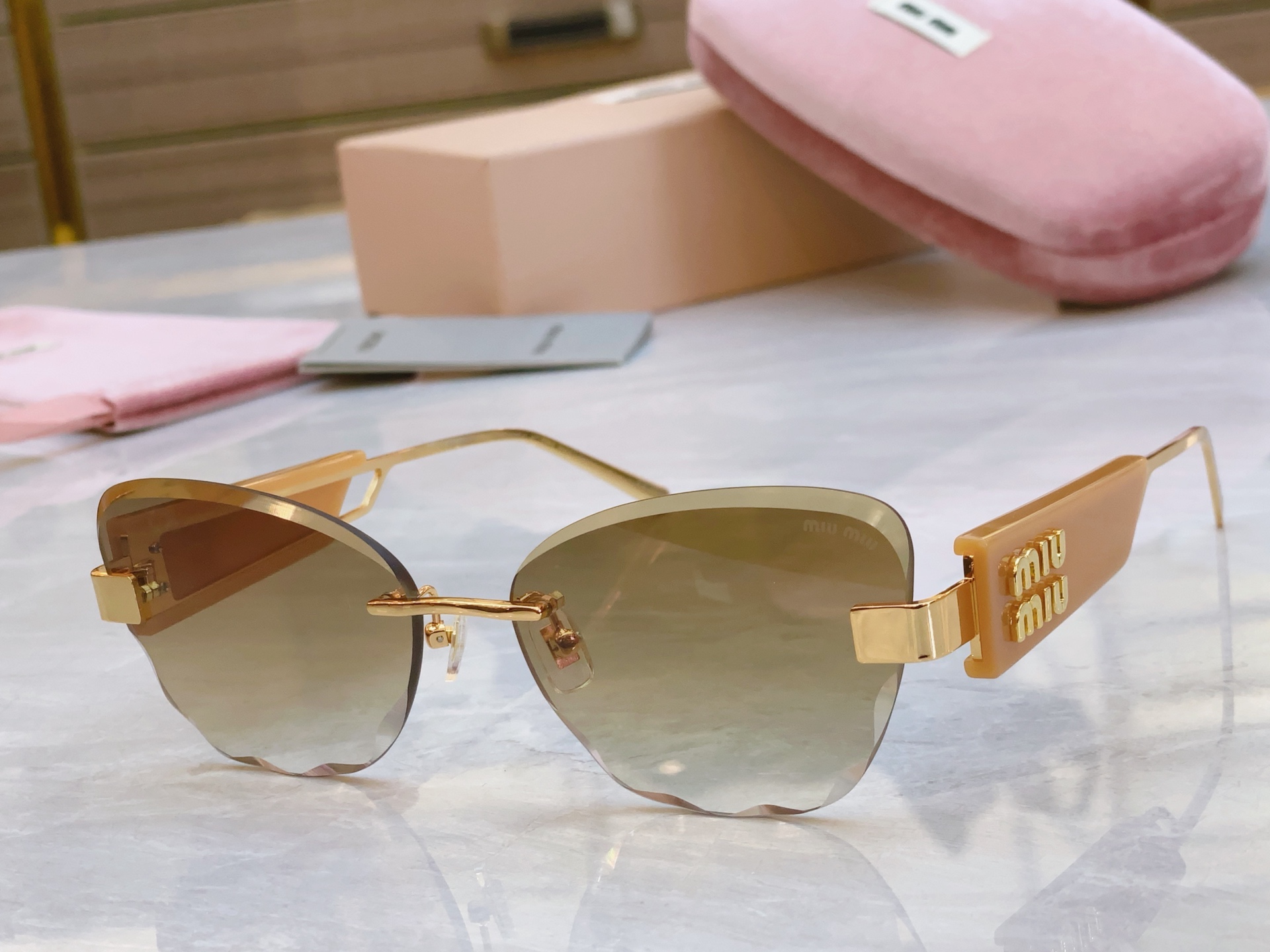 ，【MIU MI*】缪缪新款太阳镜，MODELSMU 127AV，SIZE：60口16-142