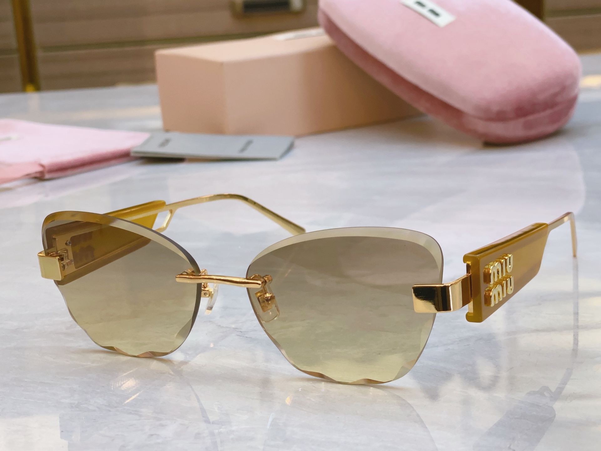，【MIU MI*】缪缪新款太阳镜，MODELSMU 127AV，SIZE：60口16-142