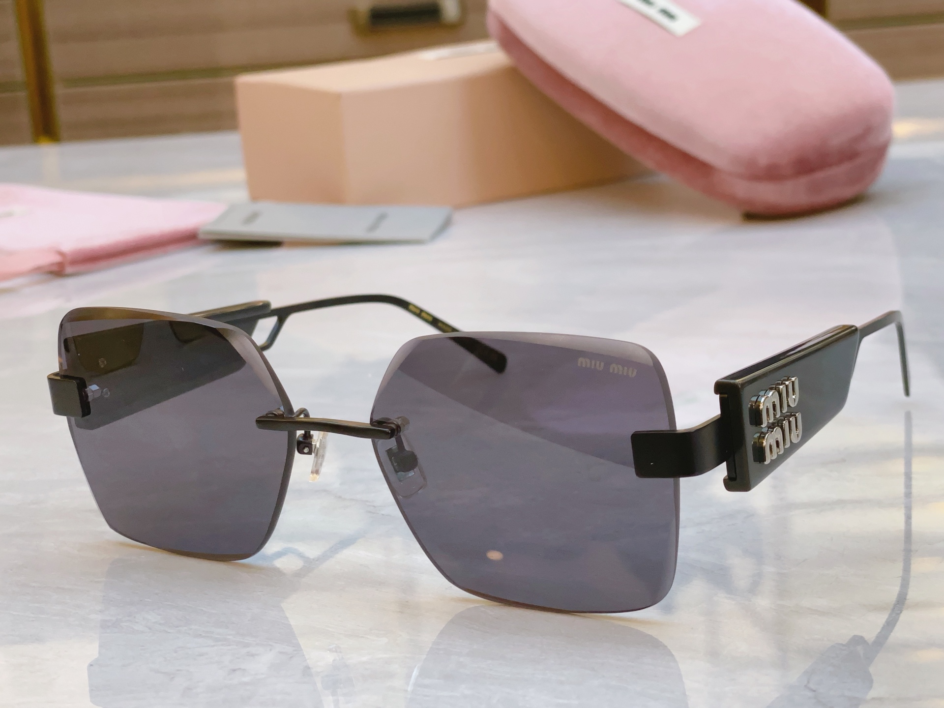 ，【MIU MI*】缪缪新款太阳镜，MODELSMU 137AV，SIZE：58口17-142