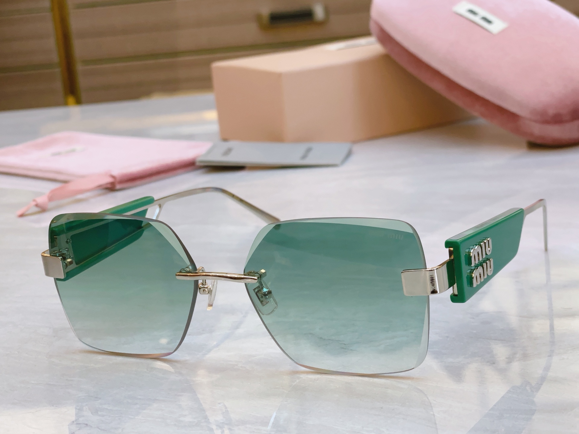 ，【MIU MI*】缪缪新款太阳镜，MODELSMU 137AV，SIZE：58口17-142