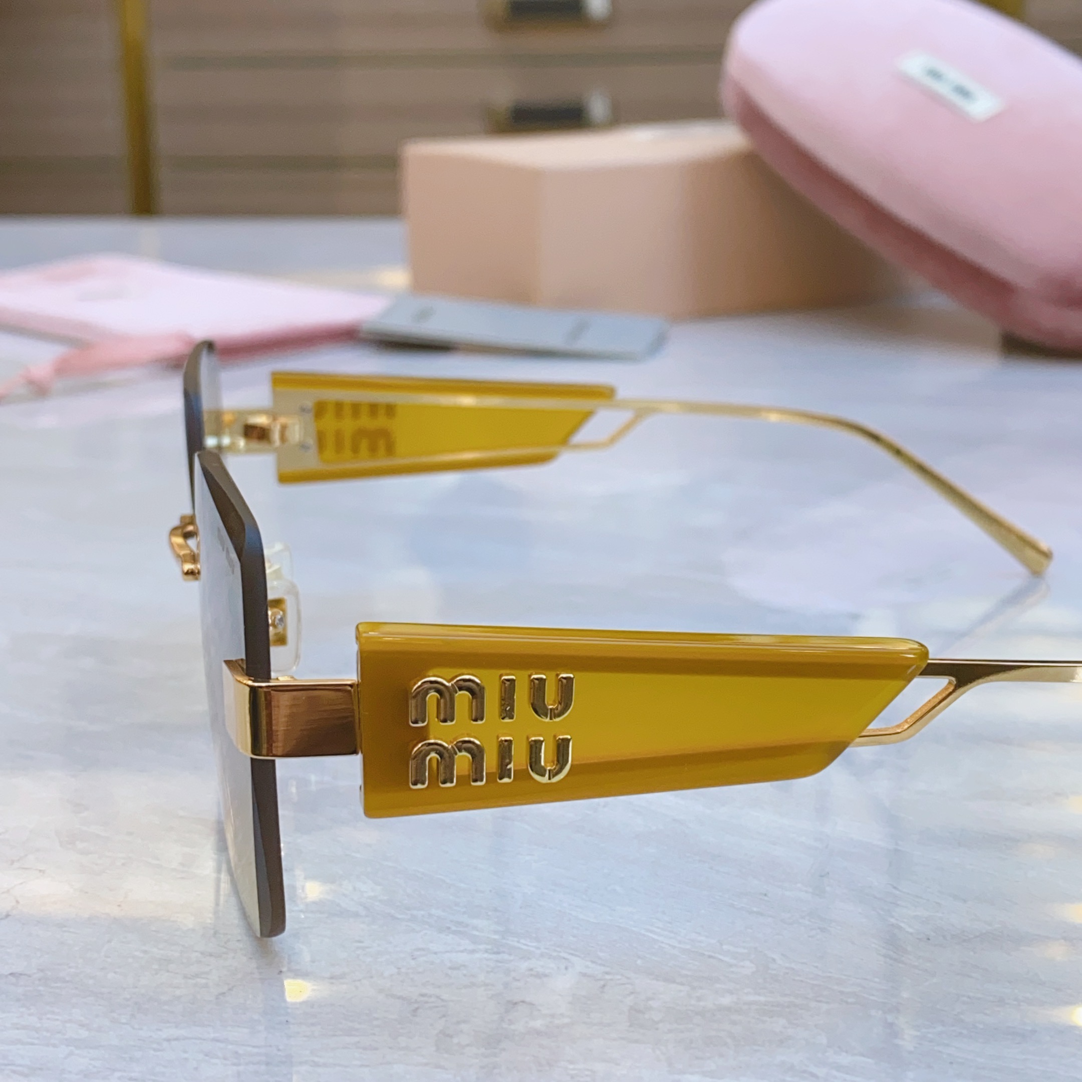 ，【MIU MI*】缪缪新款太阳镜，MODELSMU 137AV，SIZE：58口17-142