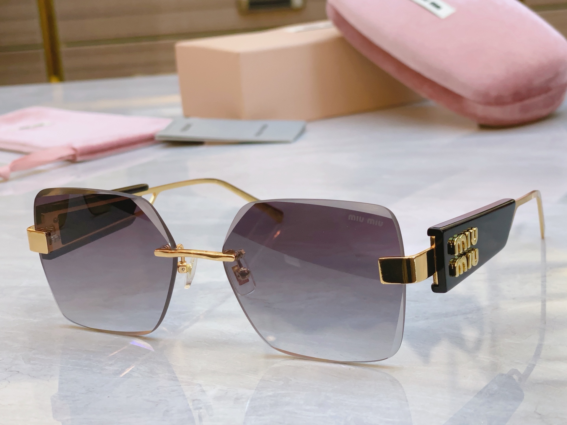 ，【MIU MI*】缪缪新款太阳镜，MODELSMU 137AV，SIZE：58口17-142