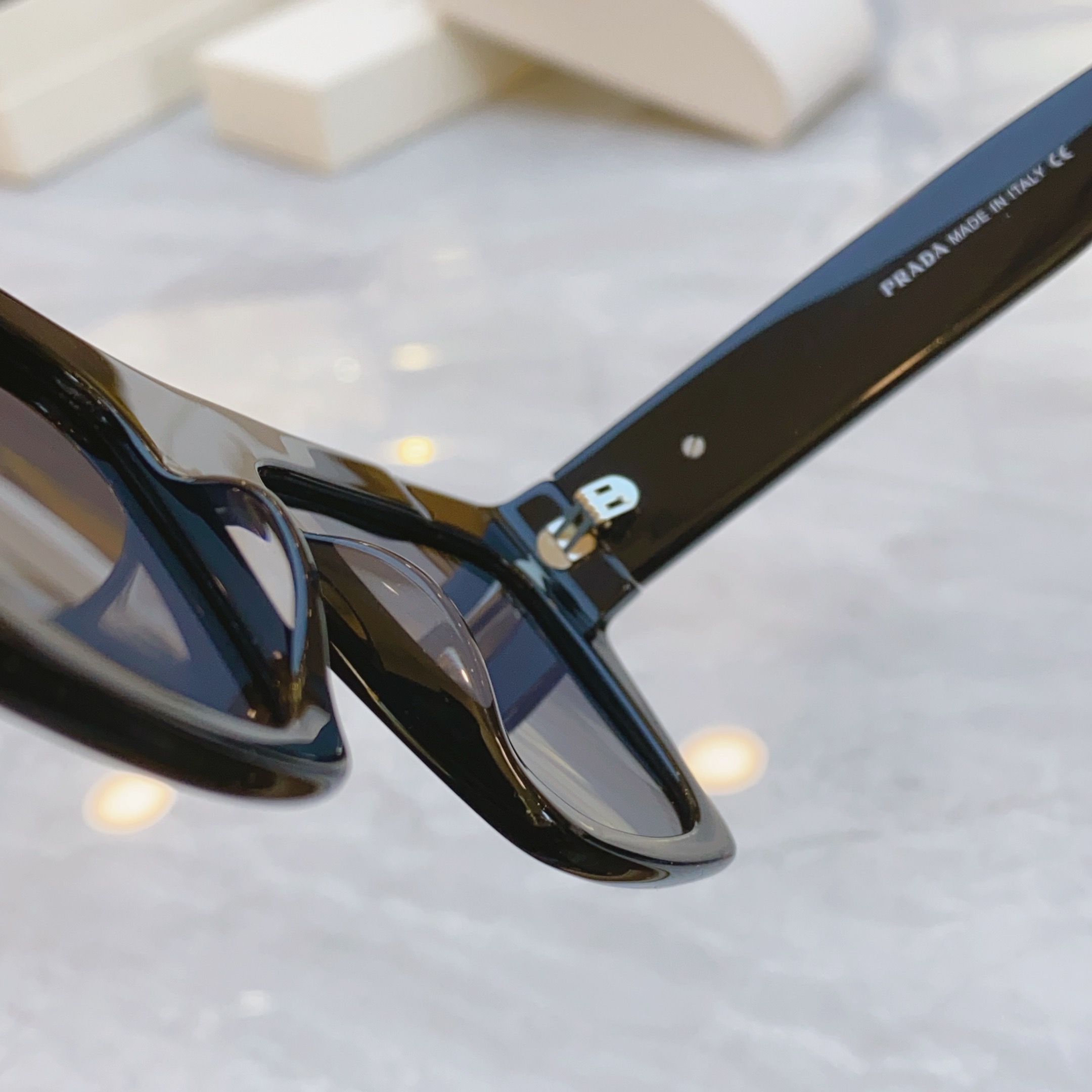 ，【PRAD*】普拉*达新款太阳镜🕶️，MODEL：PR S1008，SIZE：55口20-142