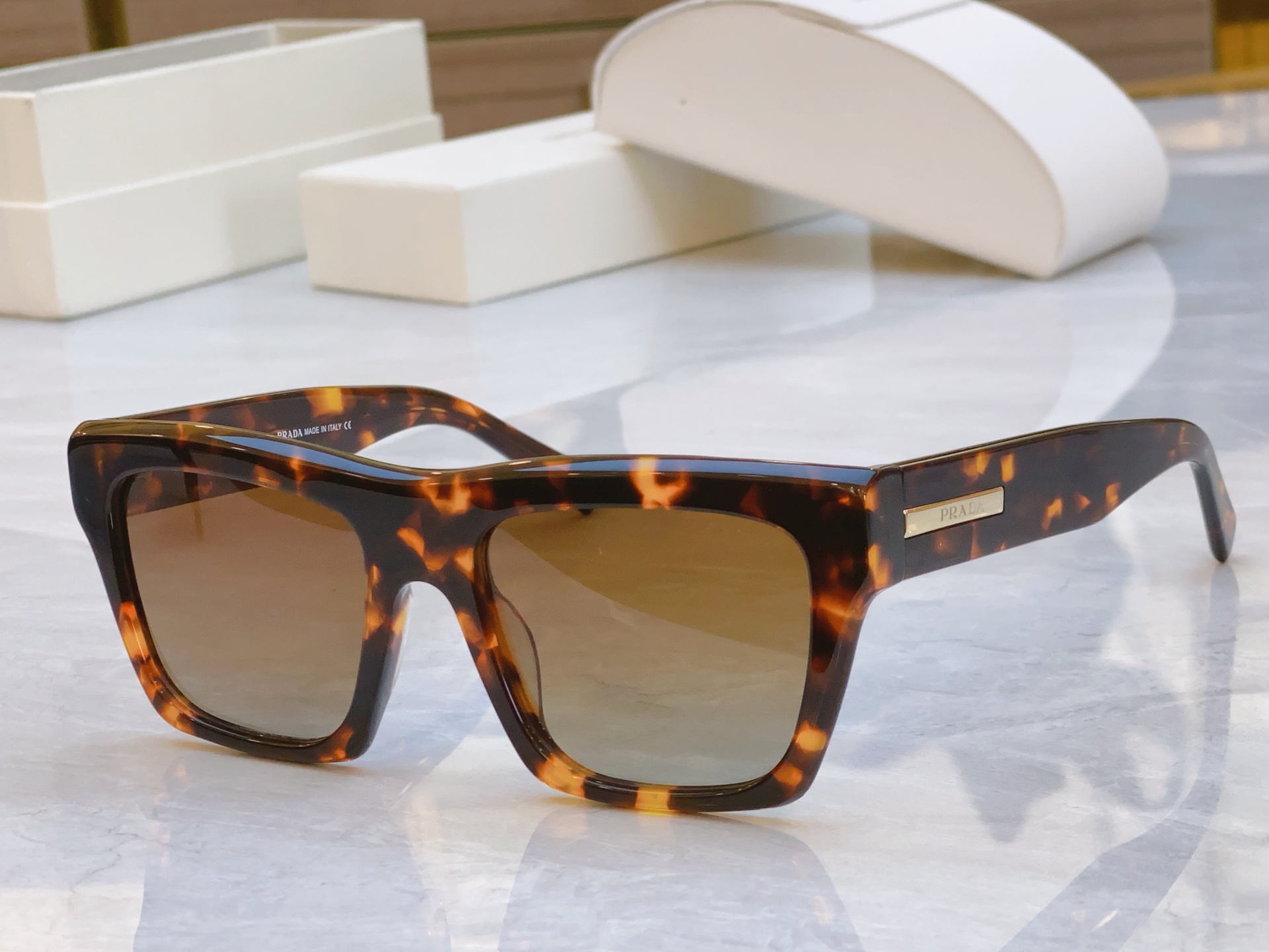 ，【PRAD*】普拉*达新款太阳镜🕶️，MODEL：PR S1008，SIZE：55口20-142