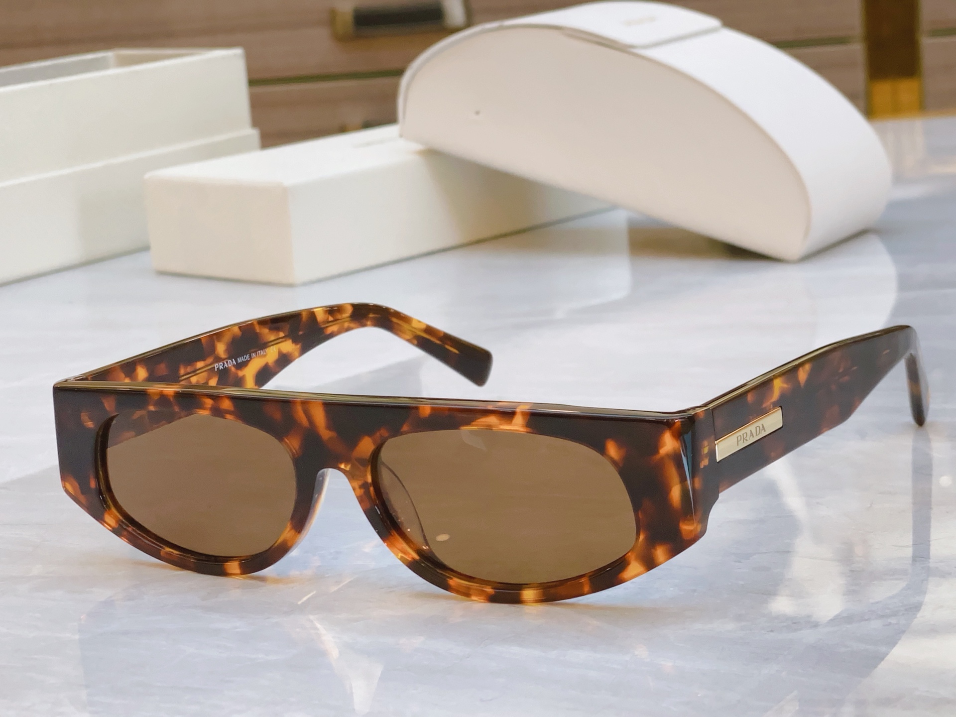 ，【PRAD*】普拉*达新款太阳镜🕶️，MODEL：PR S1008，SIZE：55口20-142