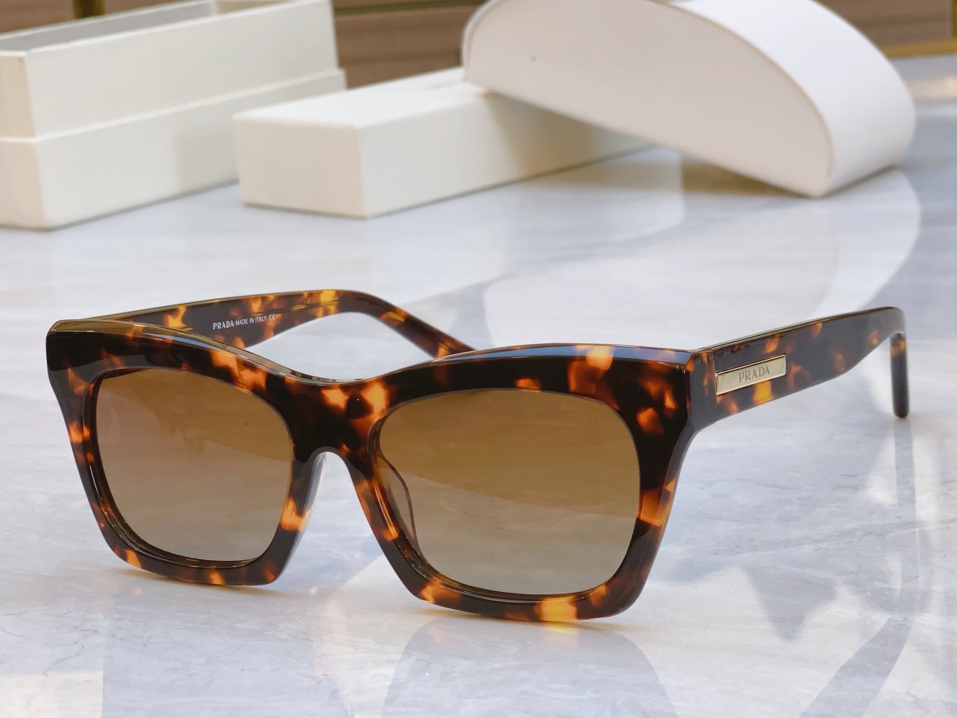，【PRAD*】普拉*达新款太阳镜🕶️，MODEL：PR S1009，SIZE：55口17-142