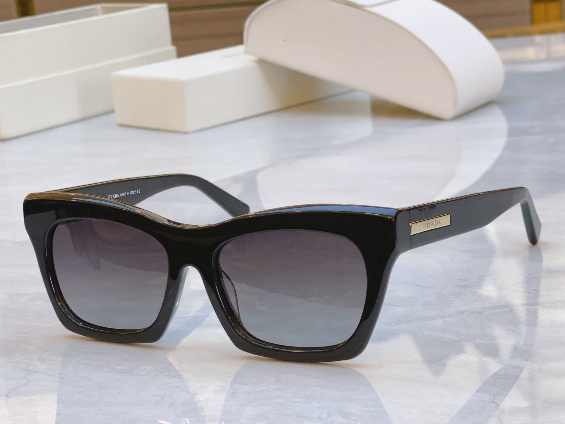 ，【PRAD*】普拉*达新款太阳镜🕶️，MODEL：PR S1009，SIZE：55口17-142