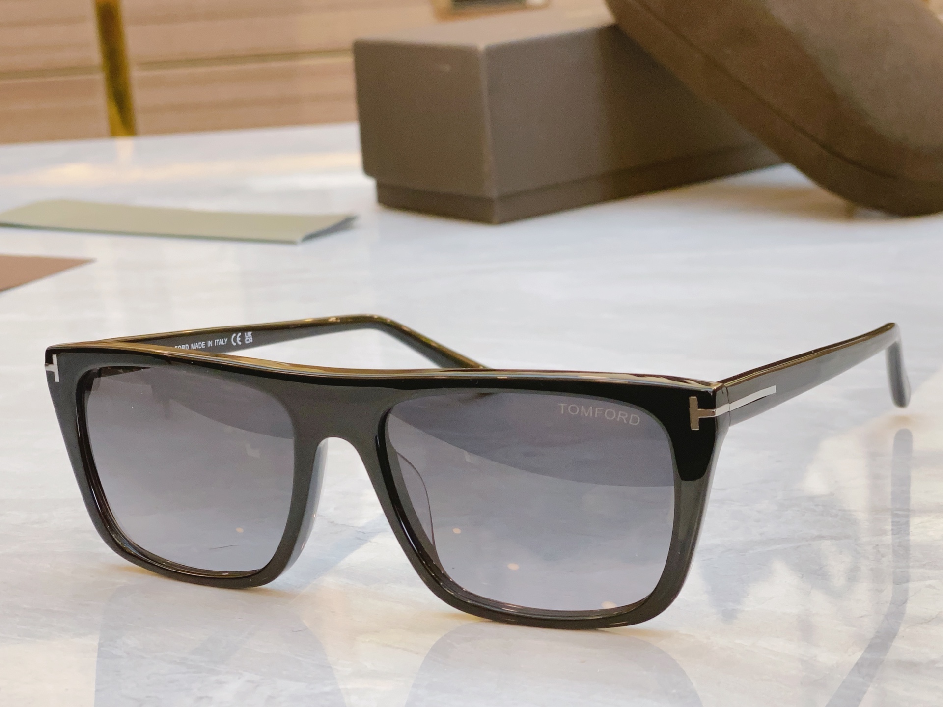 ，【TOM FOR*】汤姆*福特新款太阳镜🕶️，MODEL：FT1175，SIZE：56口18-145