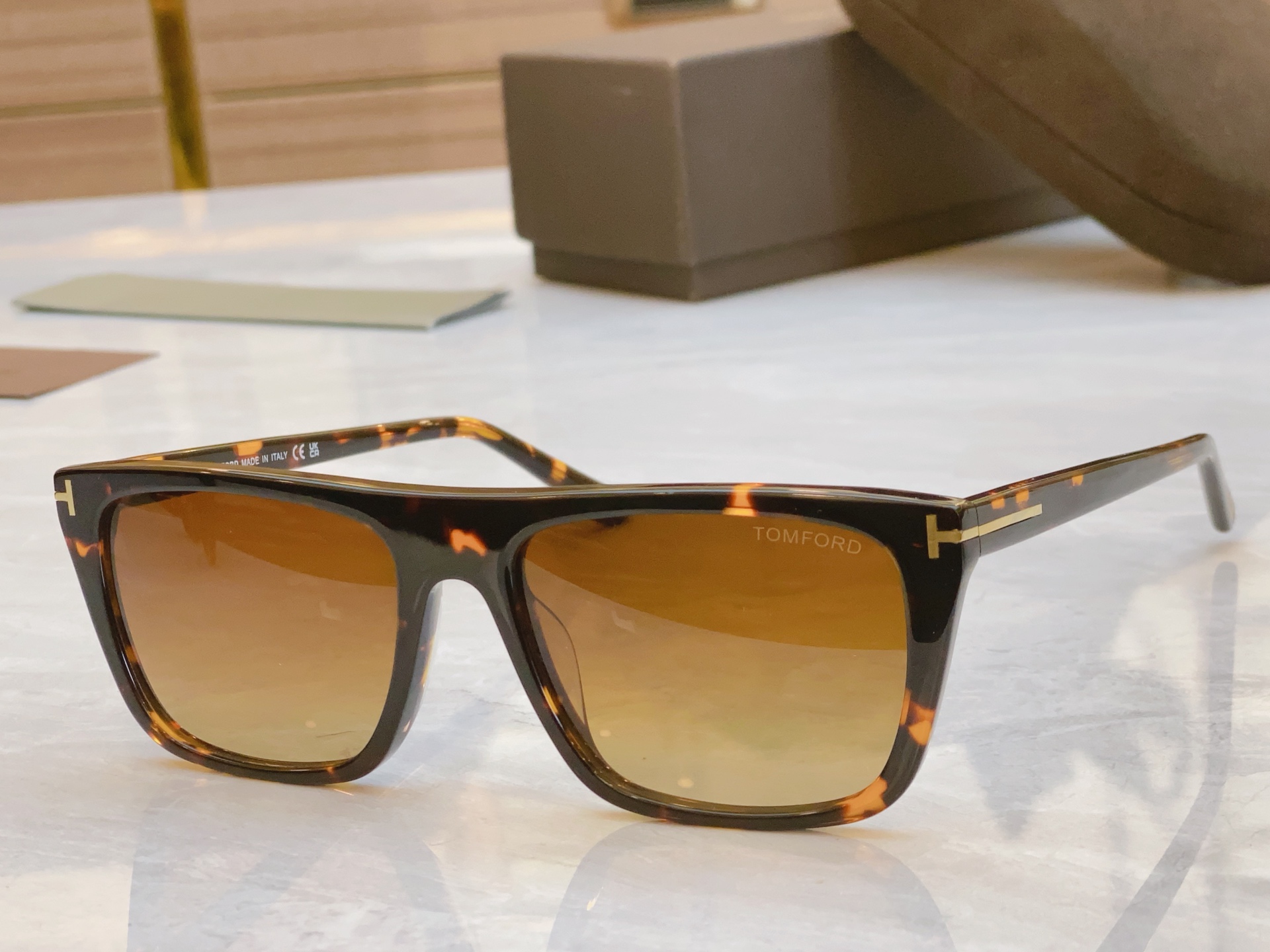 ，【TOM FOR*】汤姆*福特新款太阳镜🕶️，MODEL：FT1175，SIZE：56口18-145