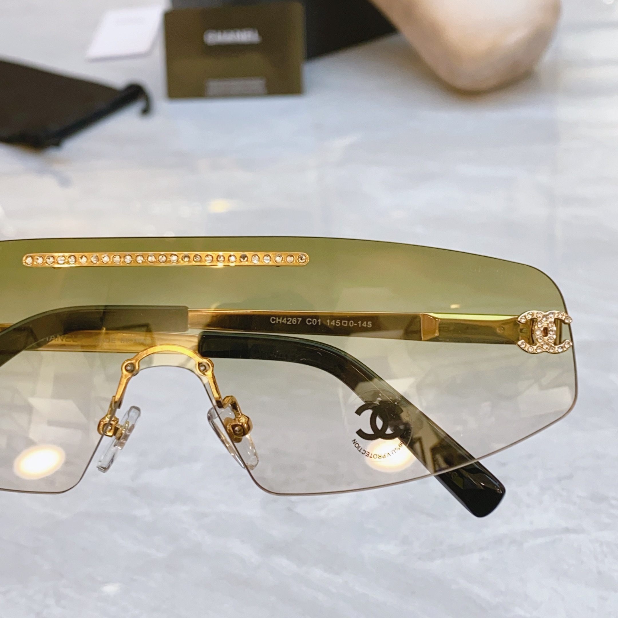 ，【CHANE*】香奈儿新款太阳镜🕶️🕶️，MODEL：CH4267，SIZE：145口0-145