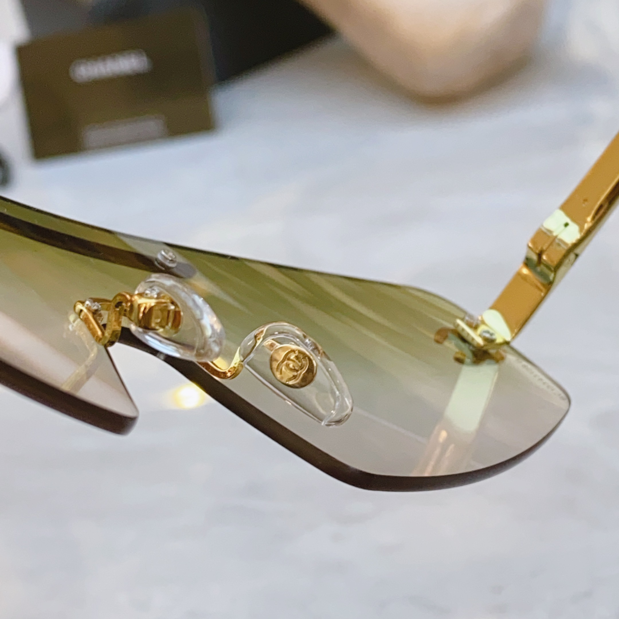 ，【CHANE*】香奈儿新款太阳镜🕶️🕶️，MODEL：CH4267，SIZE：145口0-145