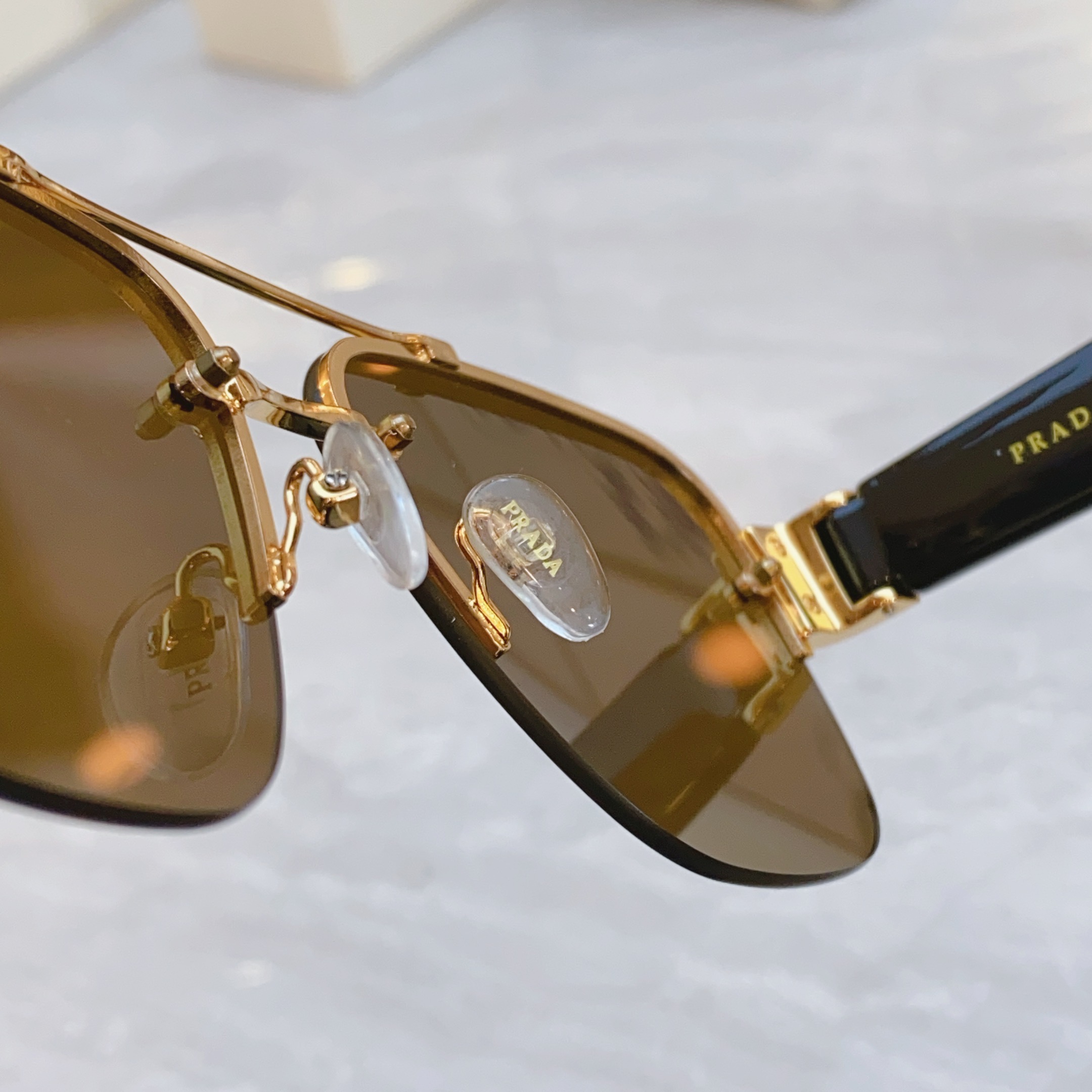 ，【PRAD*】普拉*达新款太阳镜🕶️，MODEL：PR 166VS，SIZE：61口14-140