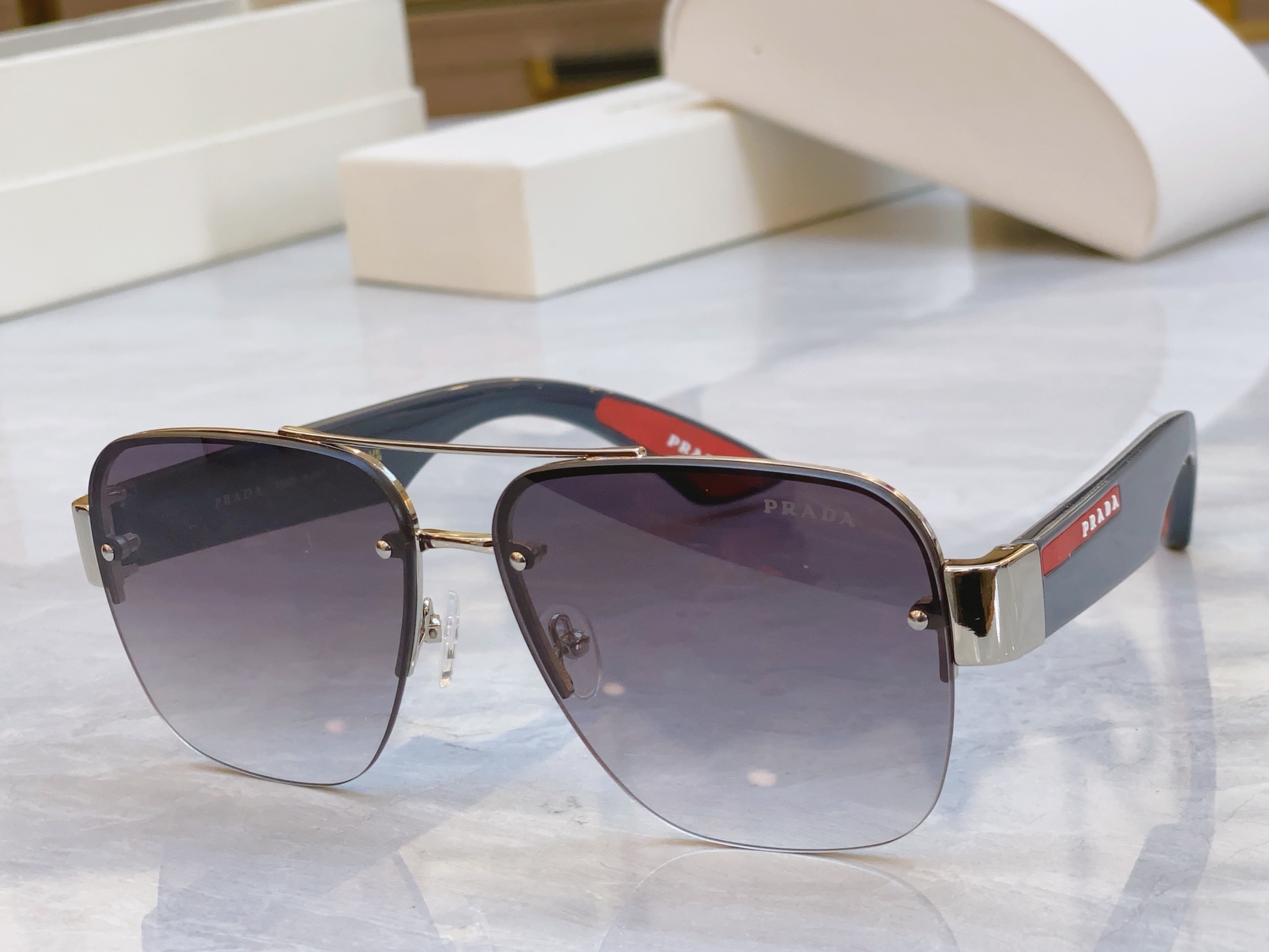 ，【PRAD*】普拉*达新款太阳镜🕶️，MODEL：PR 166VS，SIZE：61口14-140