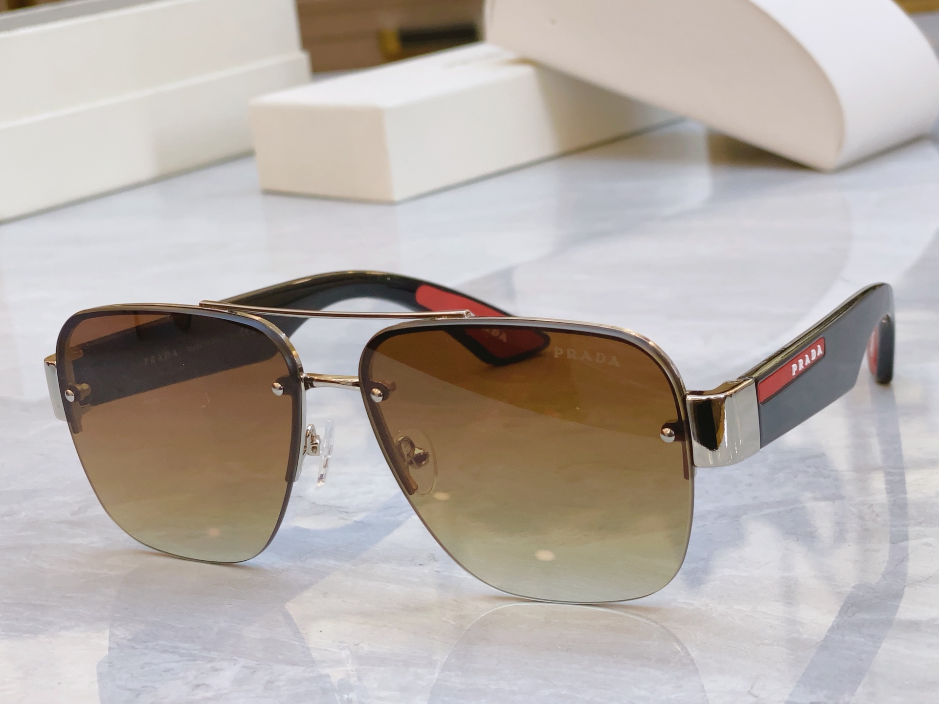 ，【PRAD*】普拉*达新款太阳镜🕶️，MODEL：PR 166VS，SIZE：61口14-140