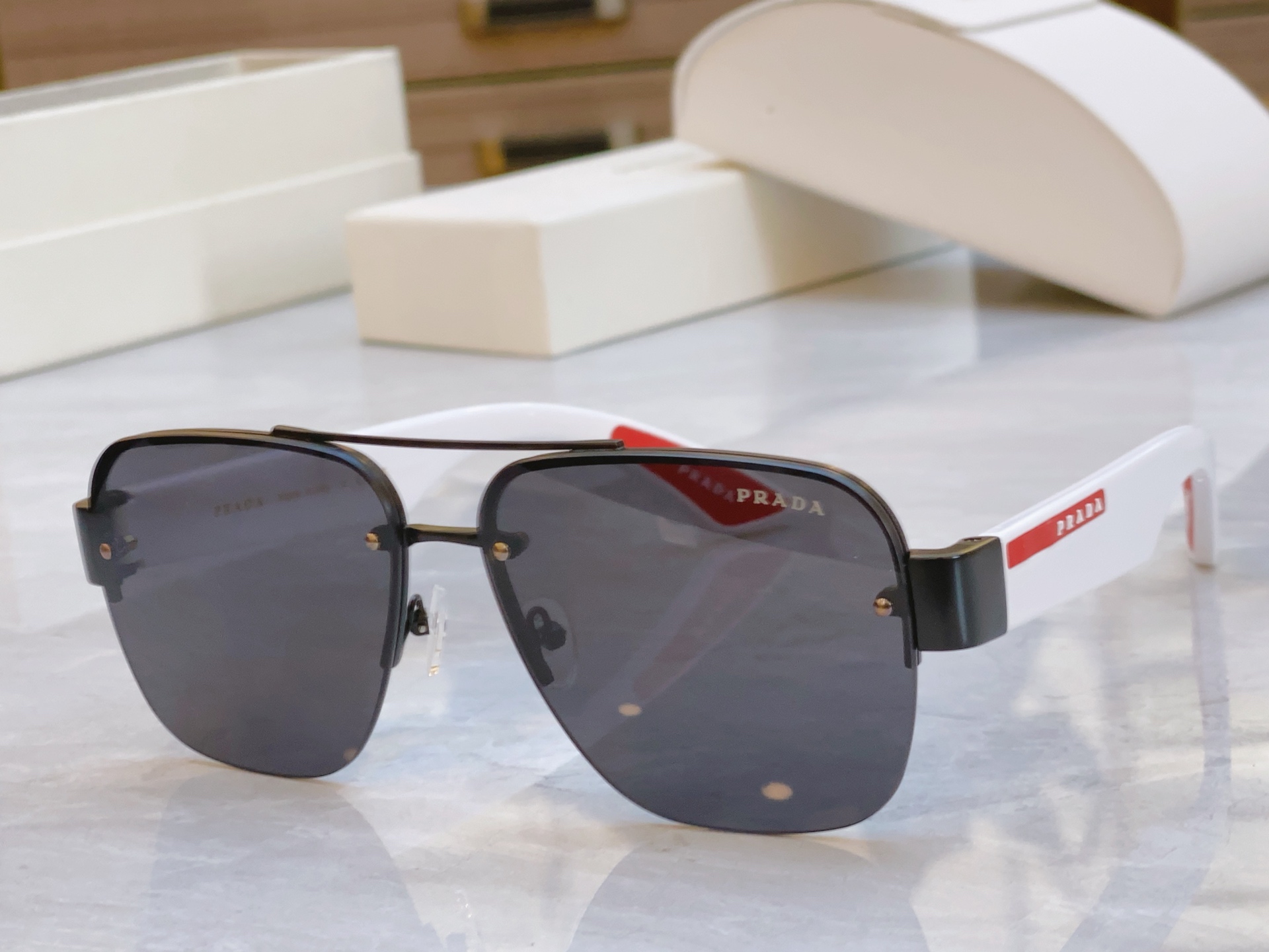 ，【PRAD*】普拉*达新款太阳镜🕶️，MODEL：PR 166VS，SIZE：61口14-140