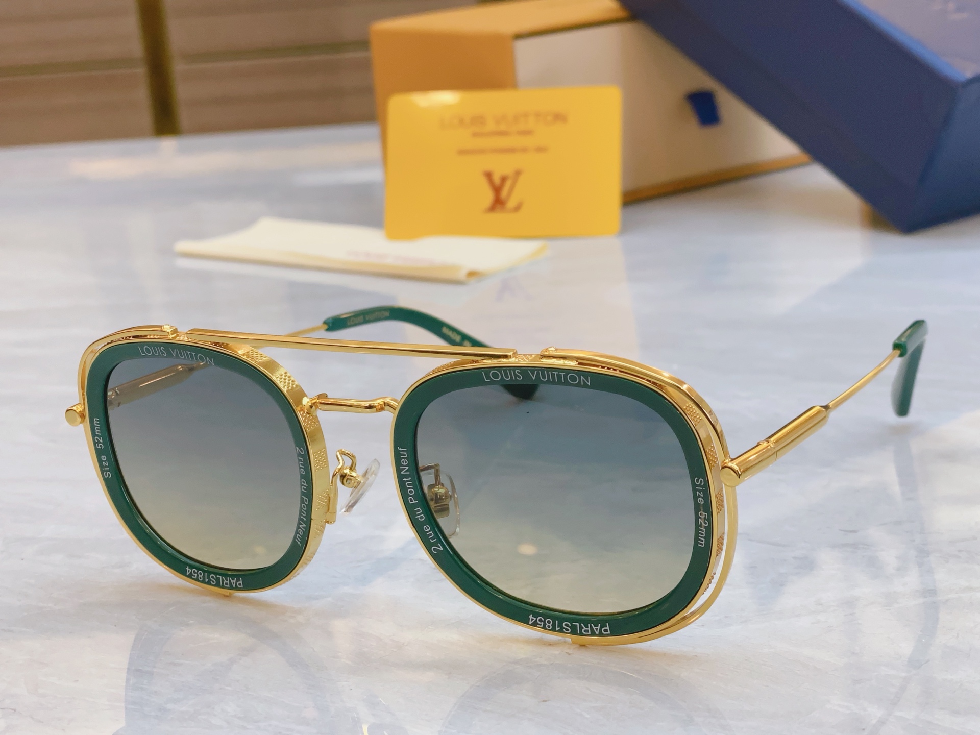 ，【LOUIS VUITTO*】路易*威登新款太阳镜，MODEL：Z2136U，SIZE：52口24-1