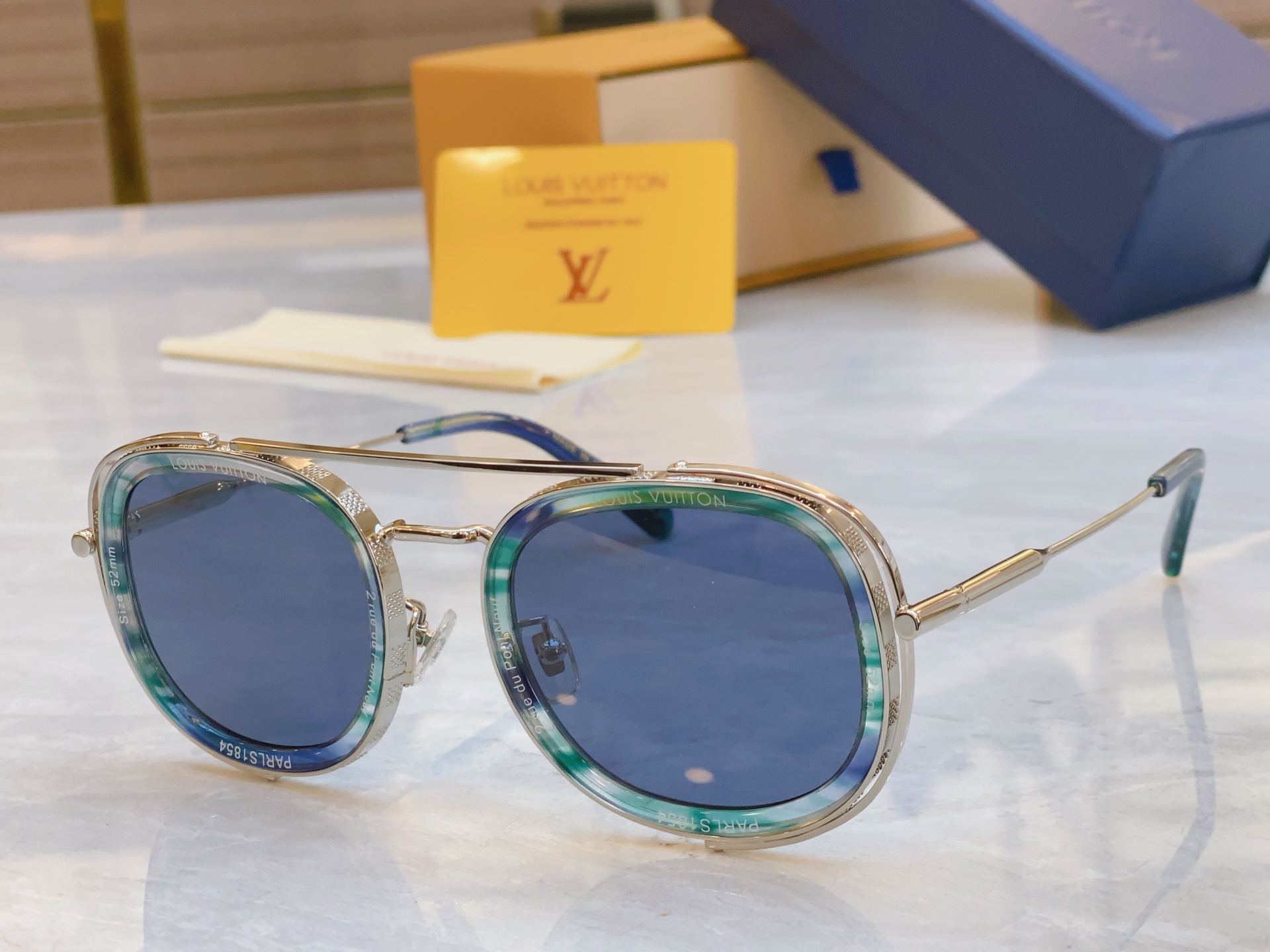 ，【LOUIS VUITTO*】路易*威登新款太阳镜，MODEL：Z2136U，SIZE：52口24-1