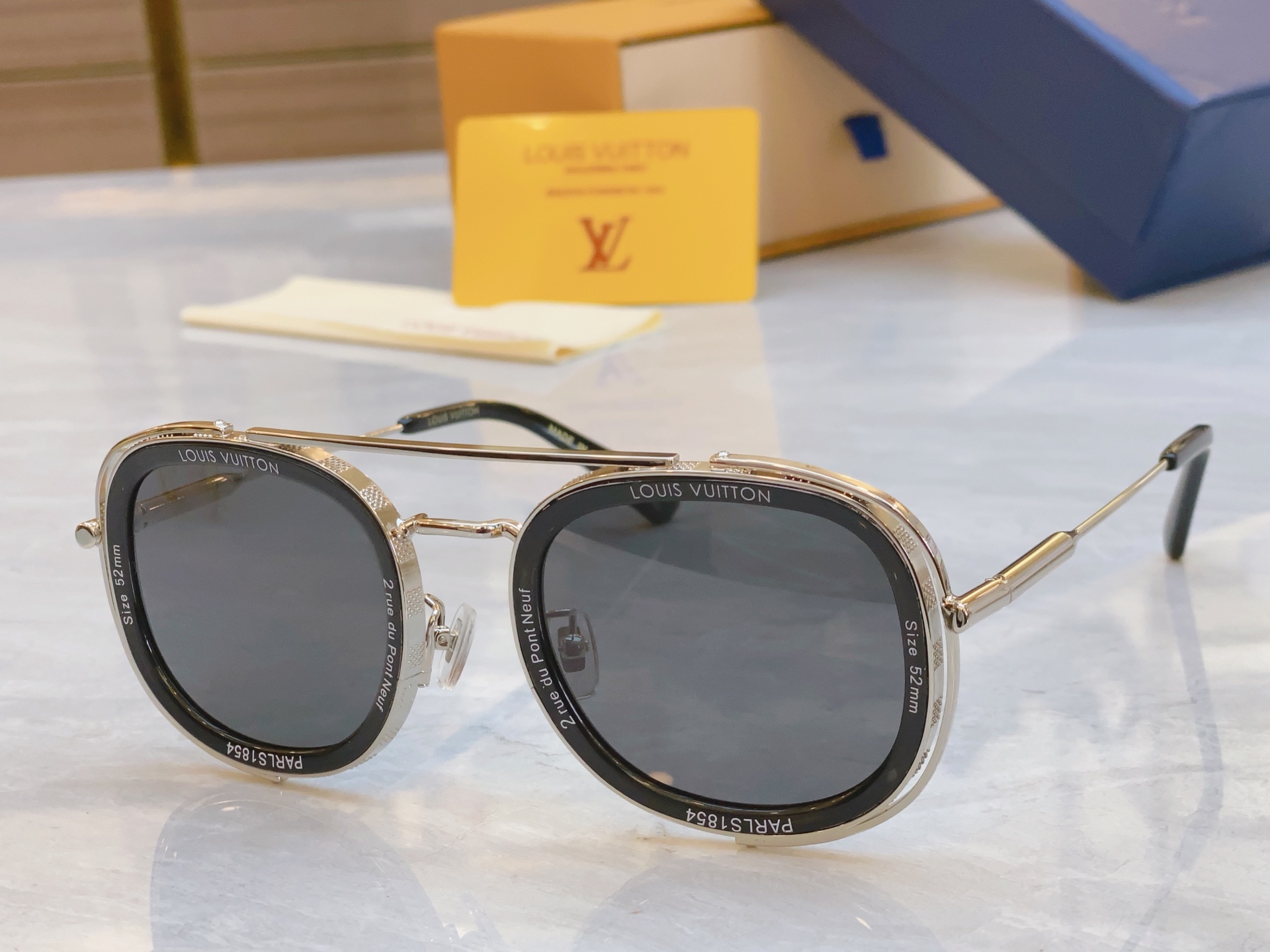，【LOUIS VUITTO*】路易*威登新款太阳镜，MODEL：Z2136U，SIZE：52口24-1
