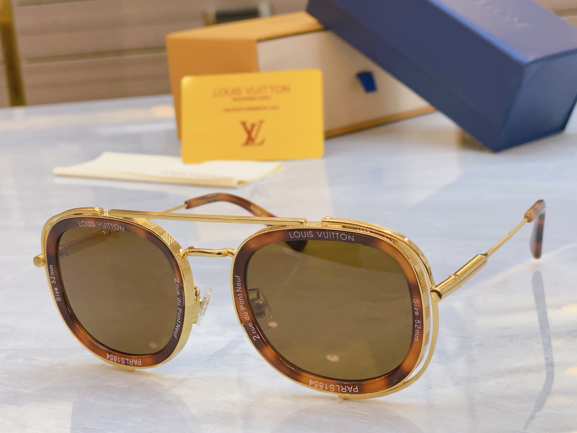 ，【LOUIS VUITTO*】路易*威登新款太阳镜，MODEL：Z2136U，SIZE：52口24-1