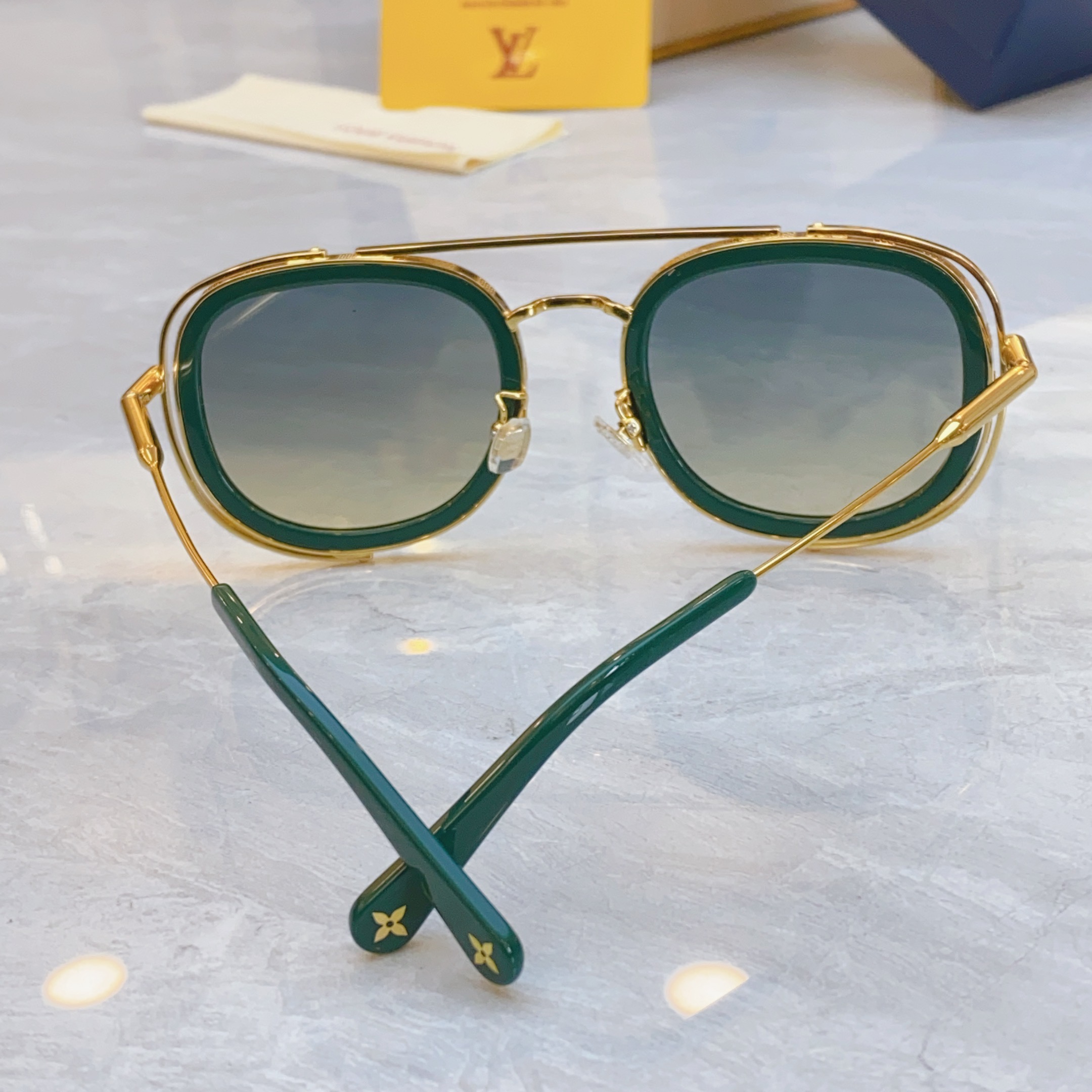 ，【LOUIS VUITTO*】路易*威登新款太阳镜，MODEL：Z2136U，SIZE：52口24-1