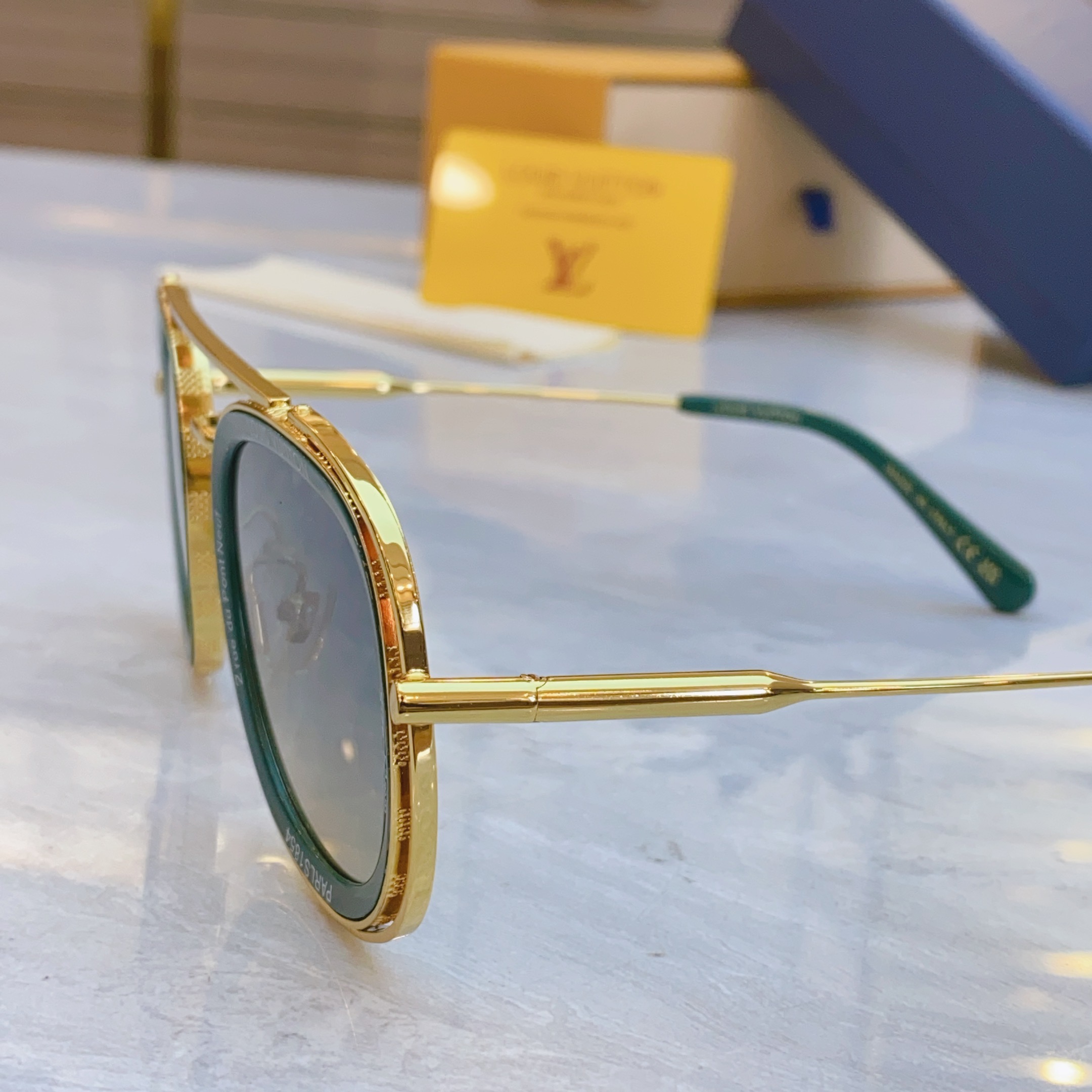 ，【LOUIS VUITTO*】路易*威登新款太阳镜，MODEL：Z2136U，SIZE：52口24-1