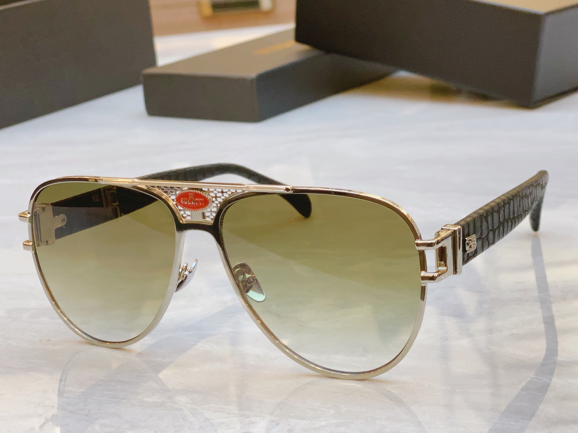 ，【BUGATT*】布加*迪新款太阳镜，MODEL：11-BK/SS，SIZE：63口15-147 配送