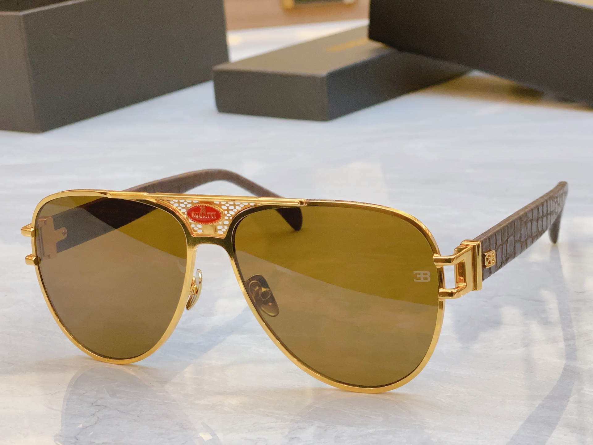 ，【BUGATT*】布加*迪新款太阳镜，MODEL：11-BK/SS，SIZE：63口15-147 配送