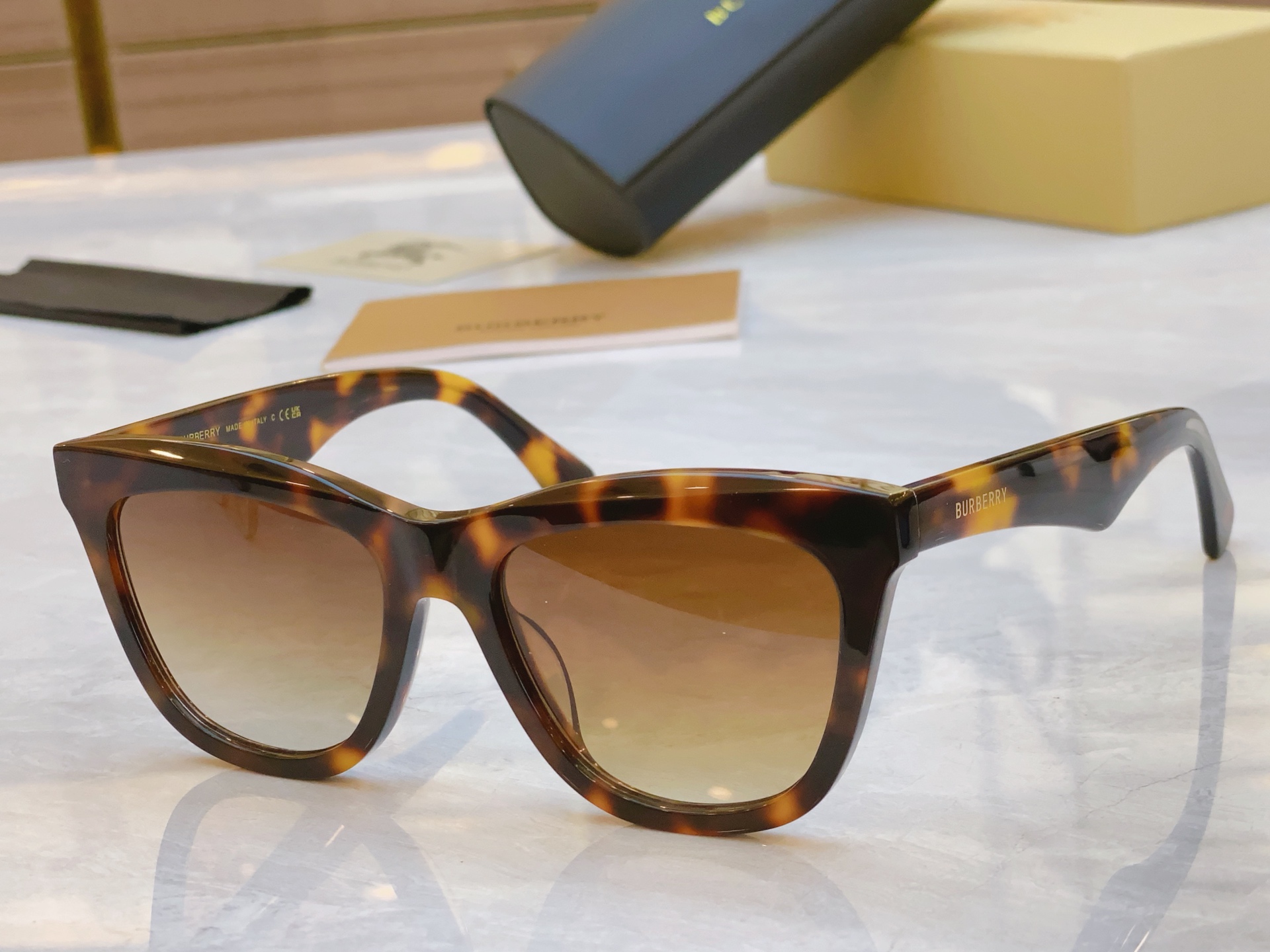 ，【BURBERR*】巴宝*莉新款光学架。MODEL：BE6013，SIZE：54口18-145