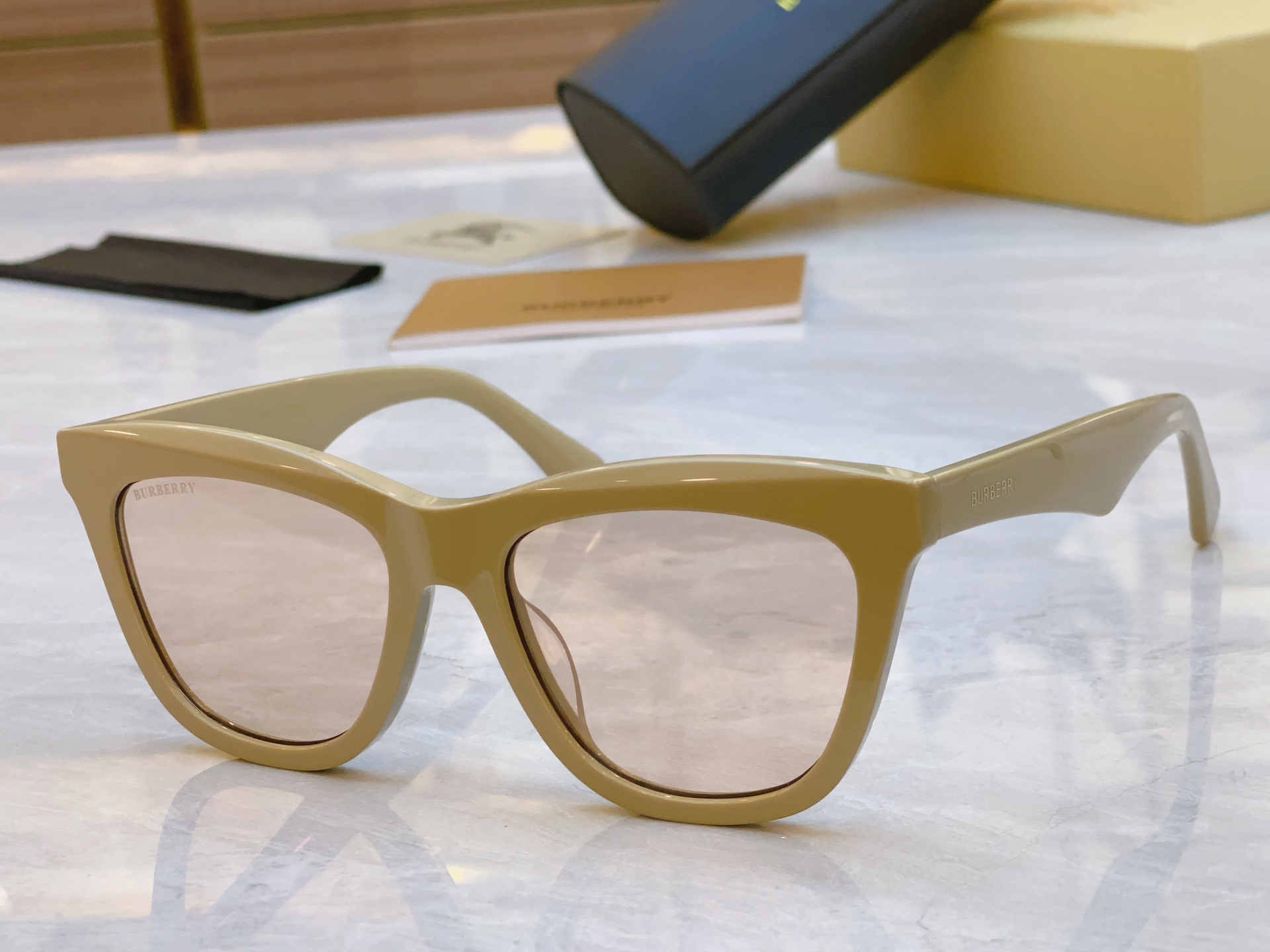 ，【BURBERR*】巴宝*莉新款光学架。MODEL：BE6013，SIZE：54口18-145