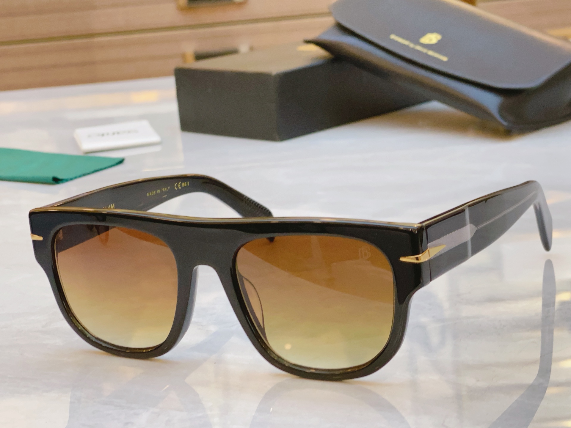 ，【DAVID BECKH*】贝克*汉姆新款太阳镜🕶️，MODEL：DB7044/S，SIZE：54口2